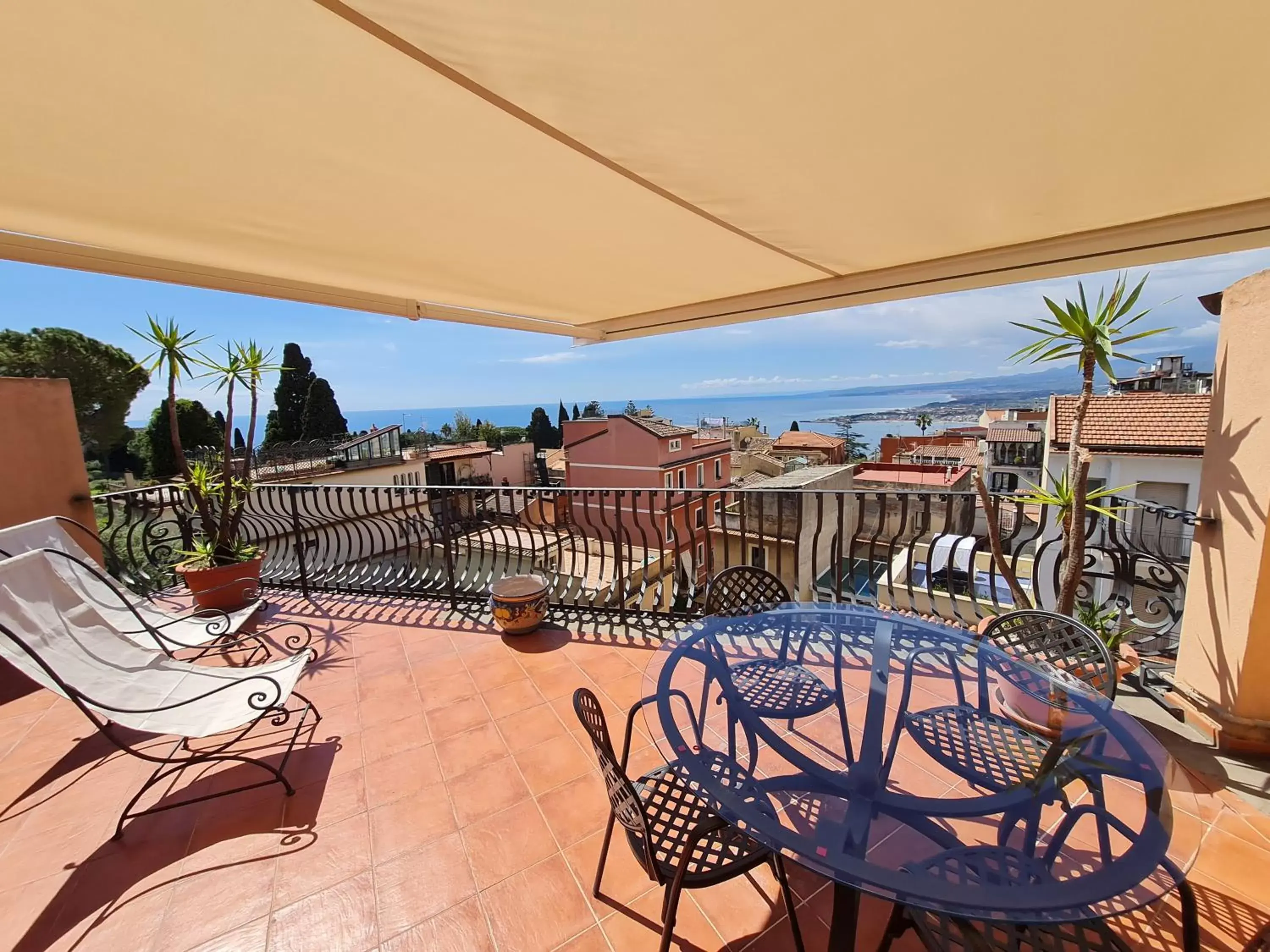 Balcony/Terrace in B&B RE TANCREDI