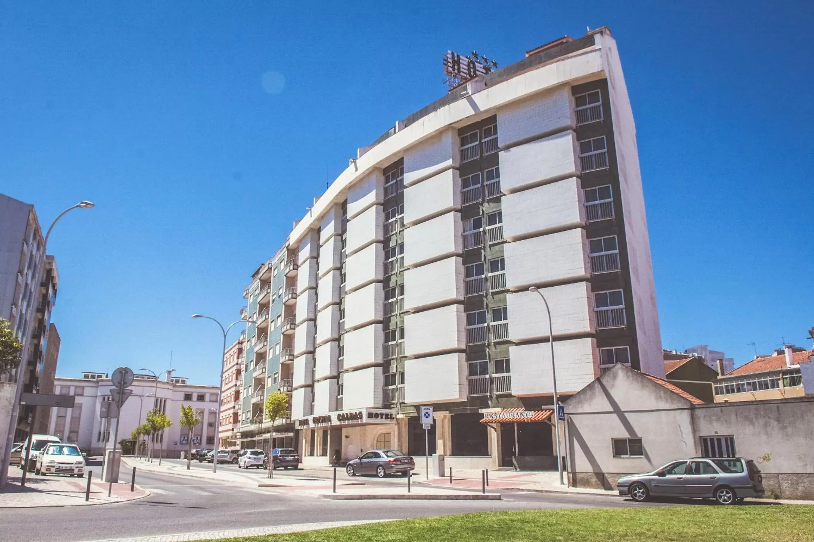 Facade/entrance, Property Building in Hotel Cristal Caldas