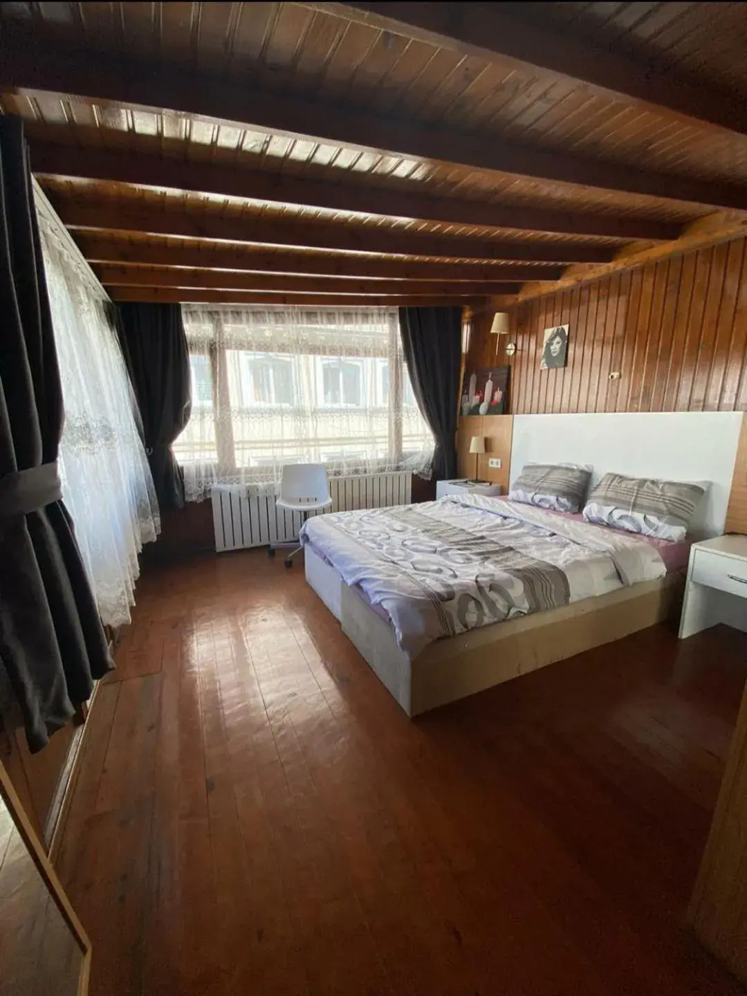 Communal lounge/ TV room, Bed in Alyon Hotel Taksim