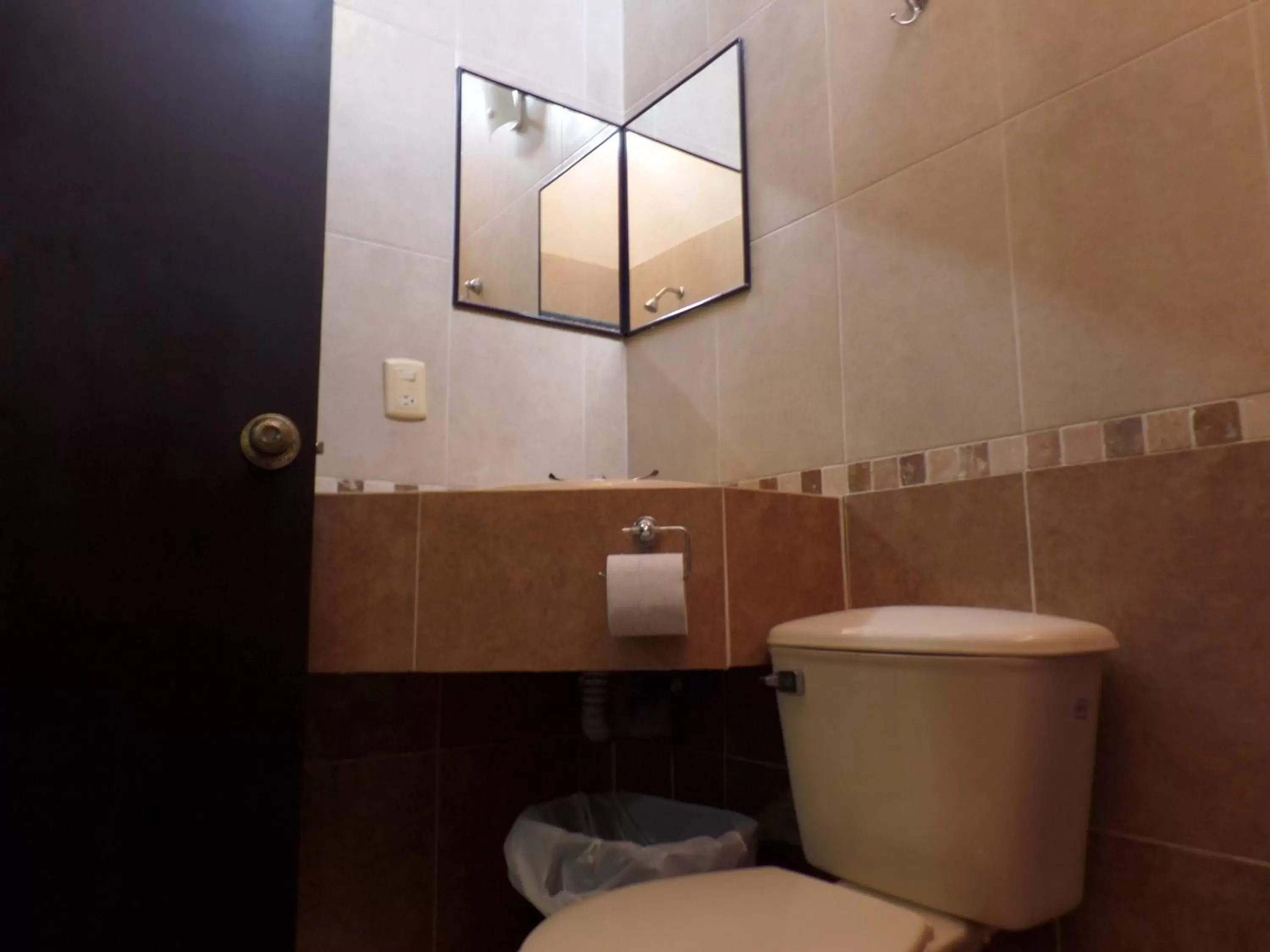 Bathroom in Uke Inn Hotel & Suites Xamaipak