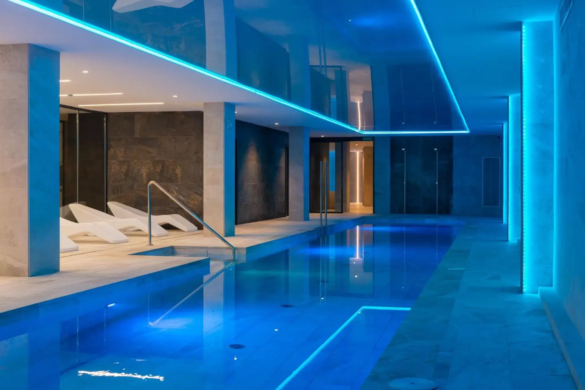 Public Bath, Swimming Pool in L'Azure Hotel 4* Sup