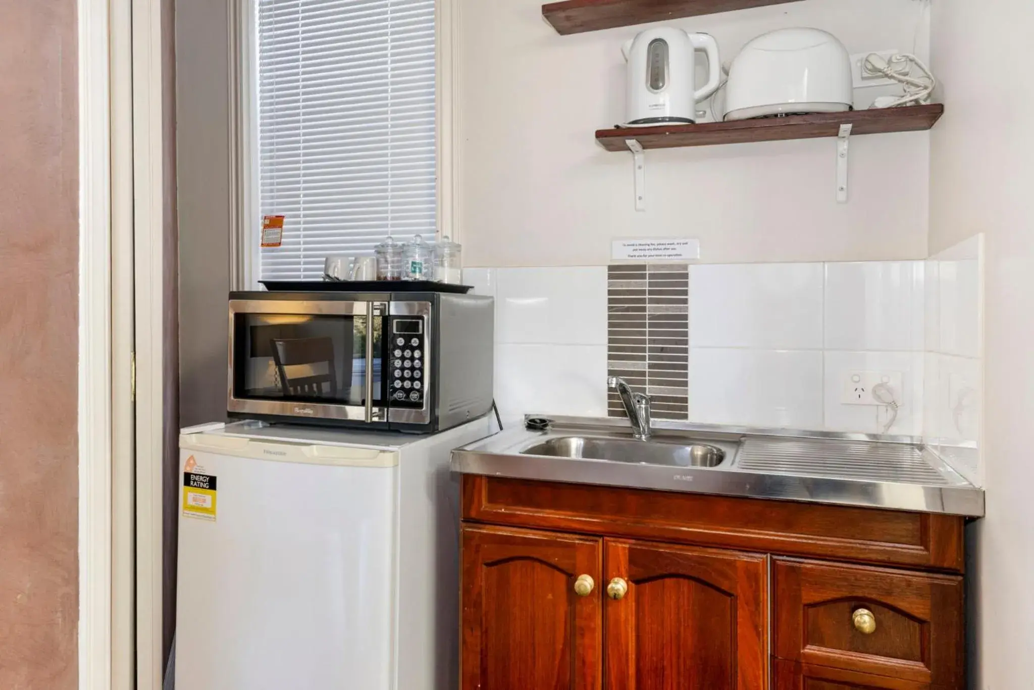 Kitchen/Kitchenette in Inn The Tuarts Guest Lodge Busselton Accommodation - Adults Only