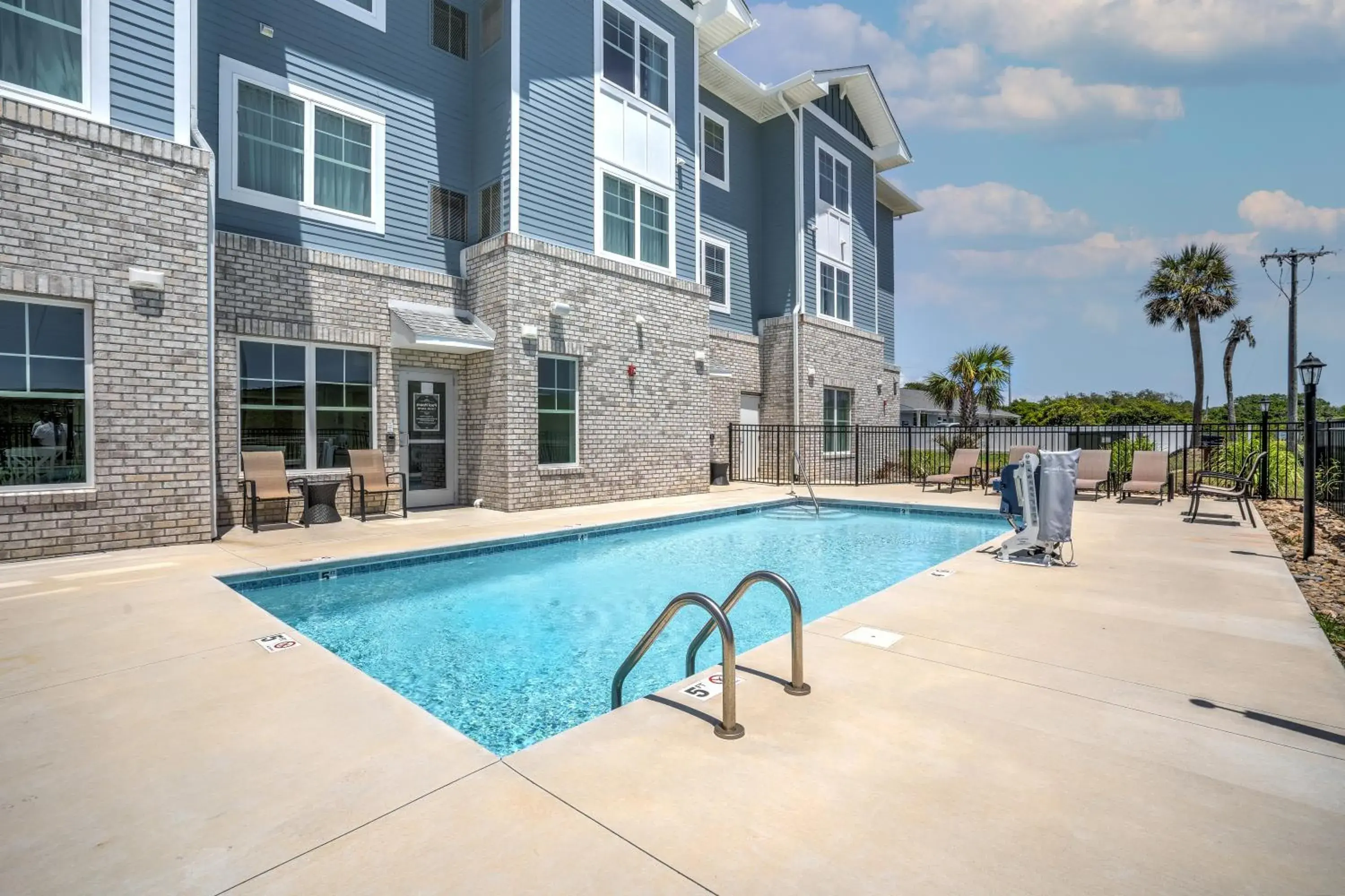 Swimming pool in Lighthouse Suites - Best Western Signature Collection