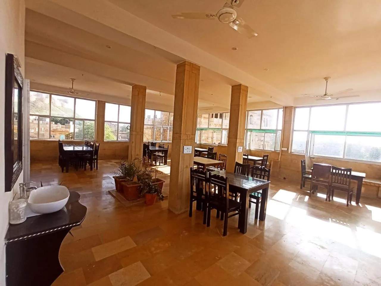 Restaurant/places to eat in Hotel Royal Haveli