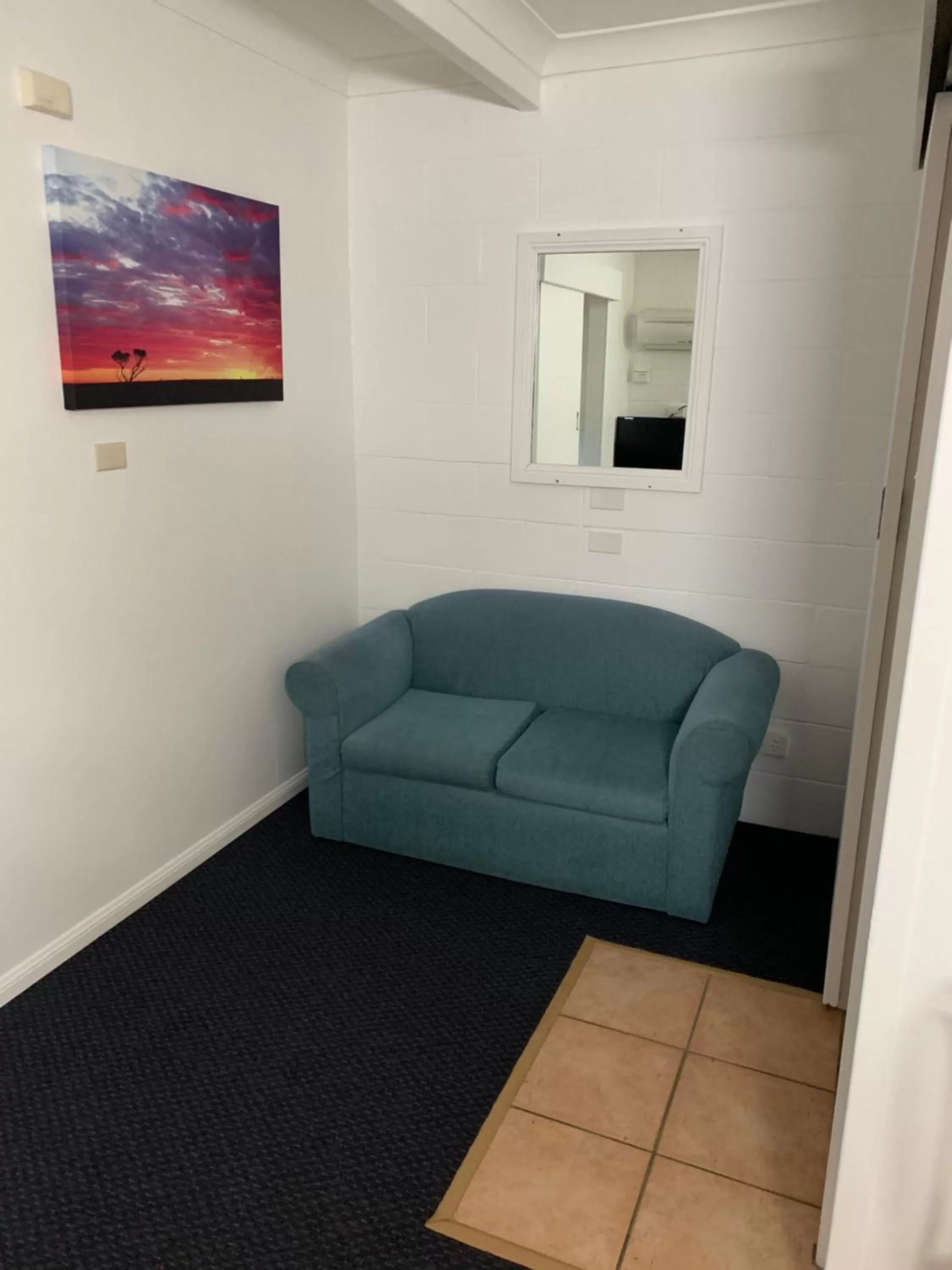 Seating area in Glen Innes Motel