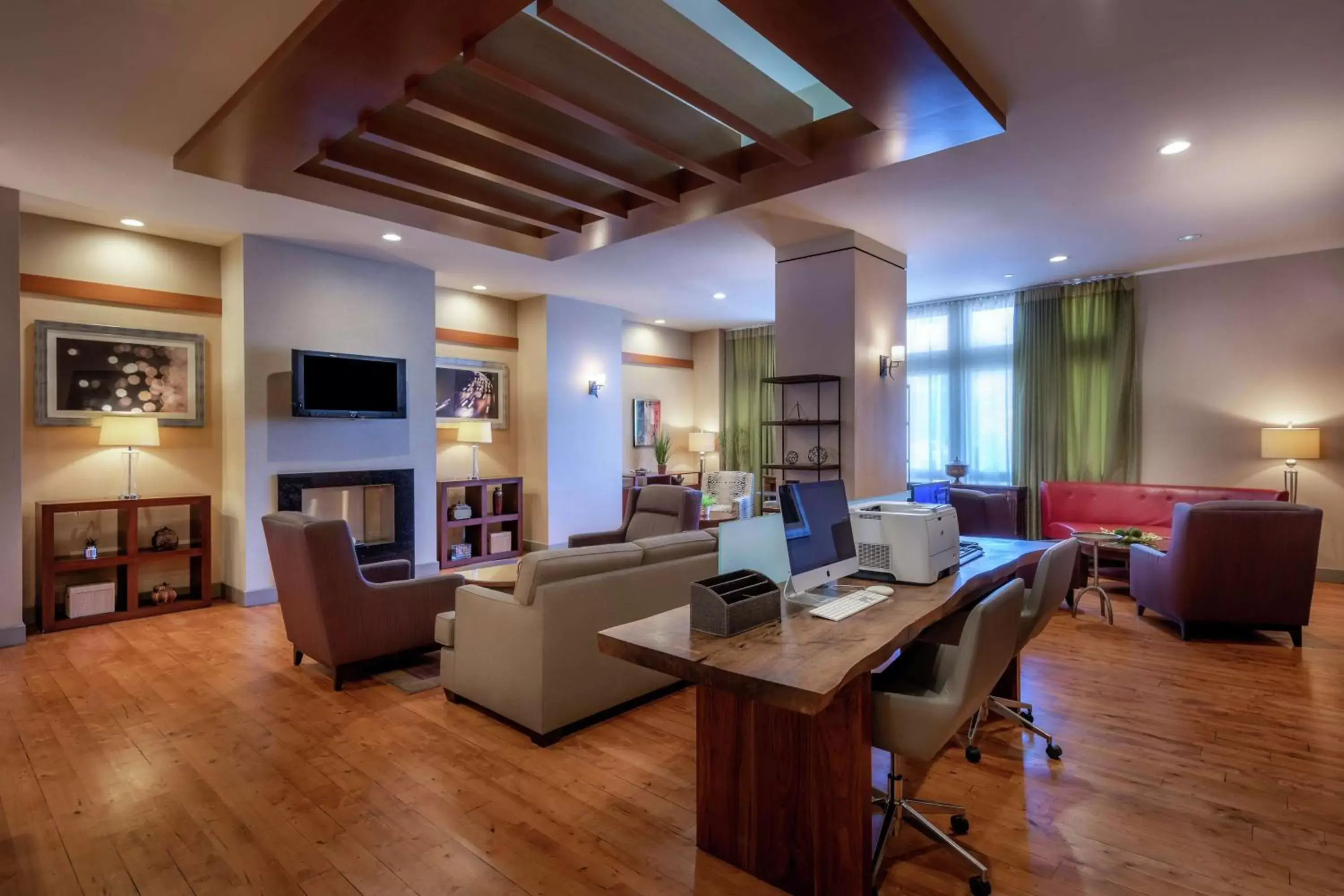 Lobby or reception, Seating Area in DoubleTree by Hilton Los Angeles Norwalk