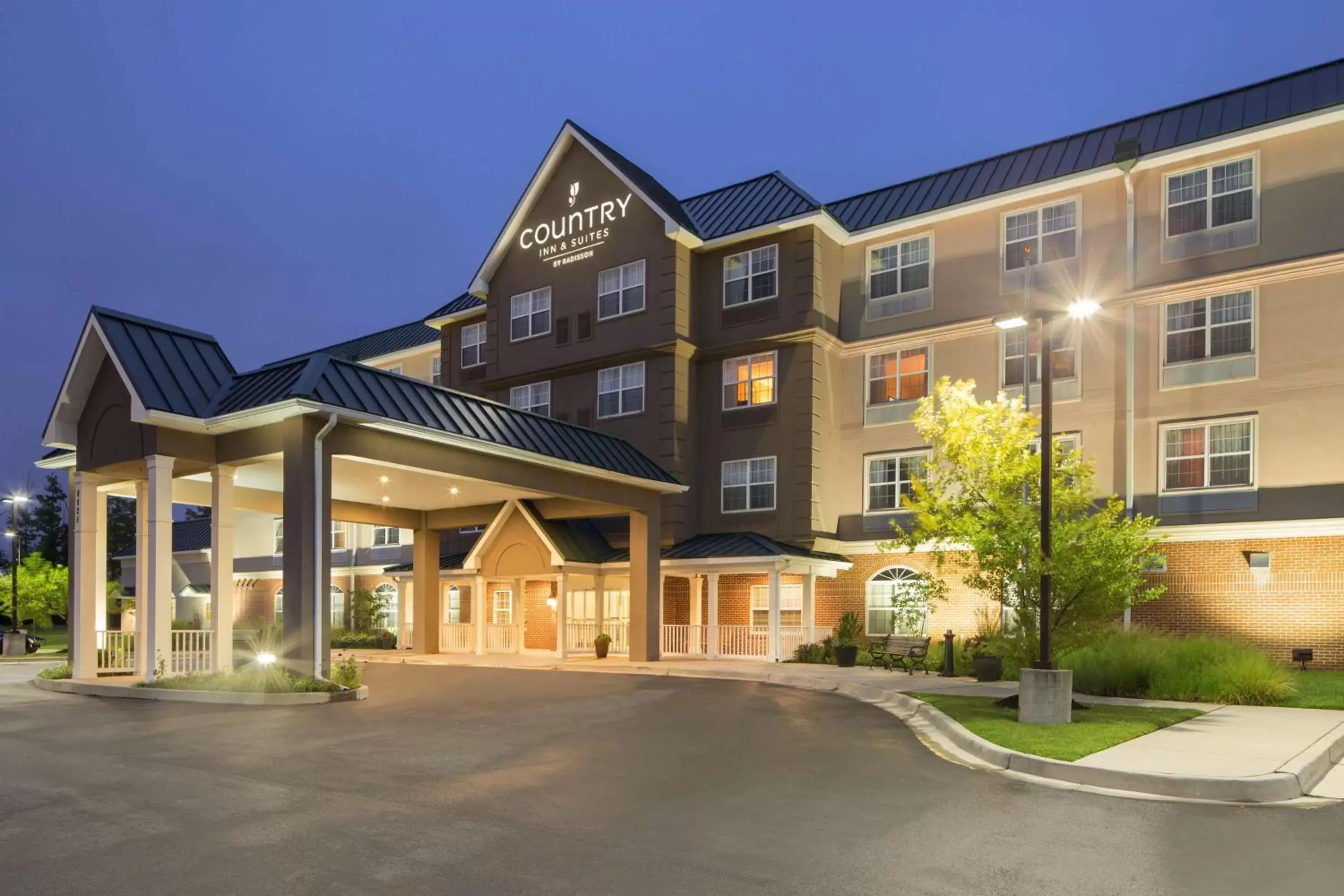 Property building in Country Inn & Suites by Radisson, Baltimore North, MD