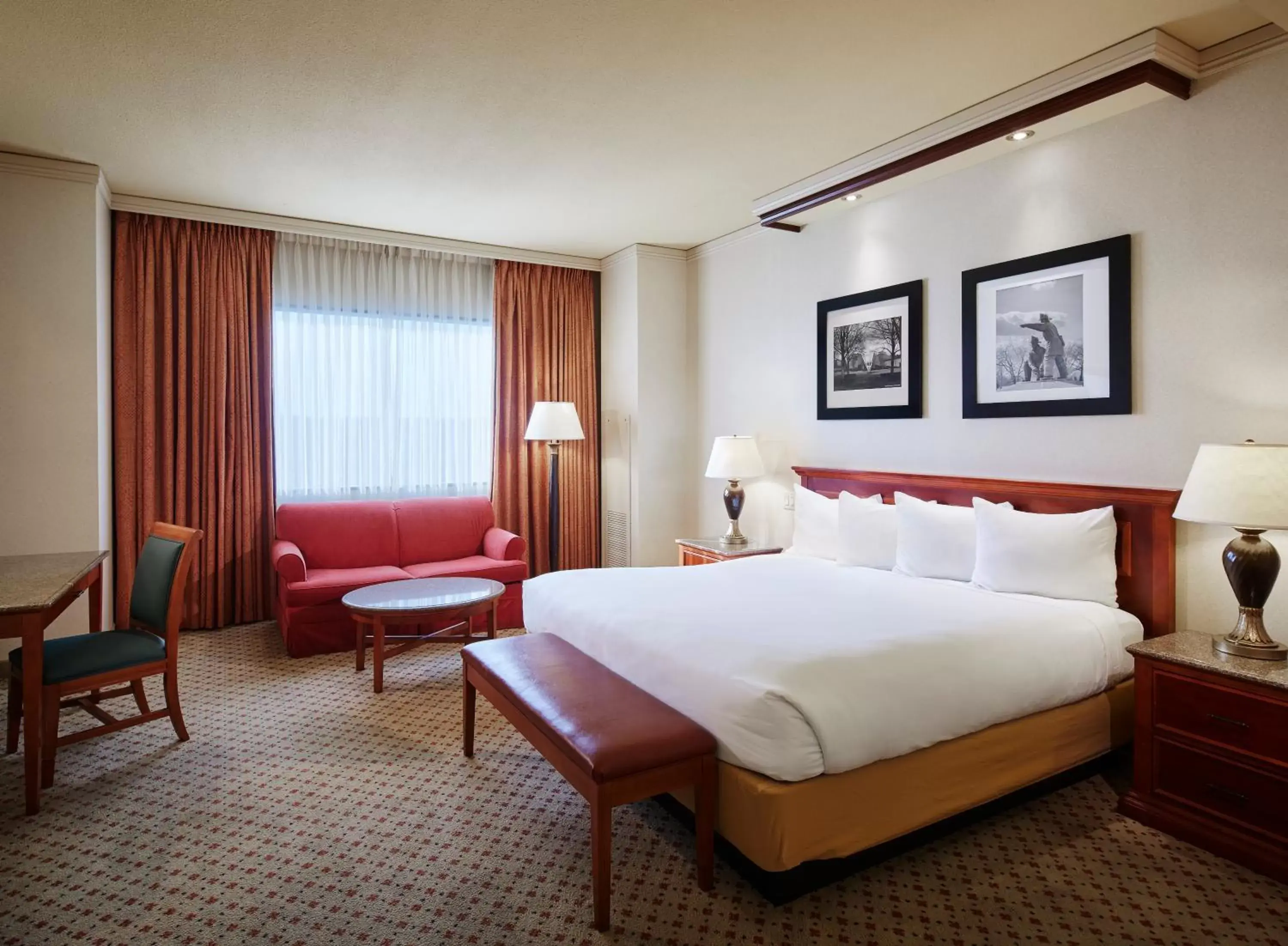 Photo of the whole room, Bed in Harrah's North Kansas City Hotel & Casino