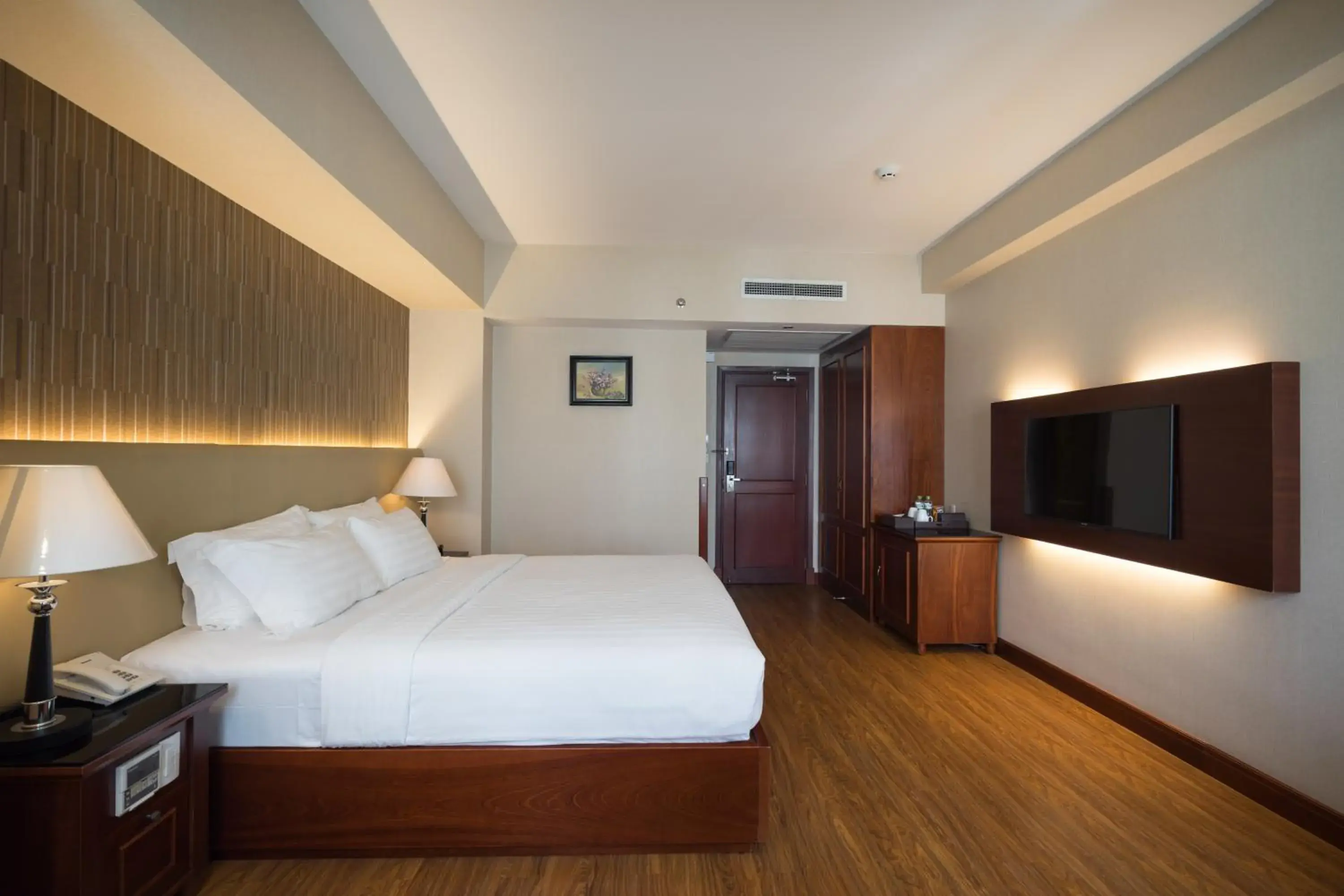 Photo of the whole room, Bed in Nhat Ha 1 Hotel