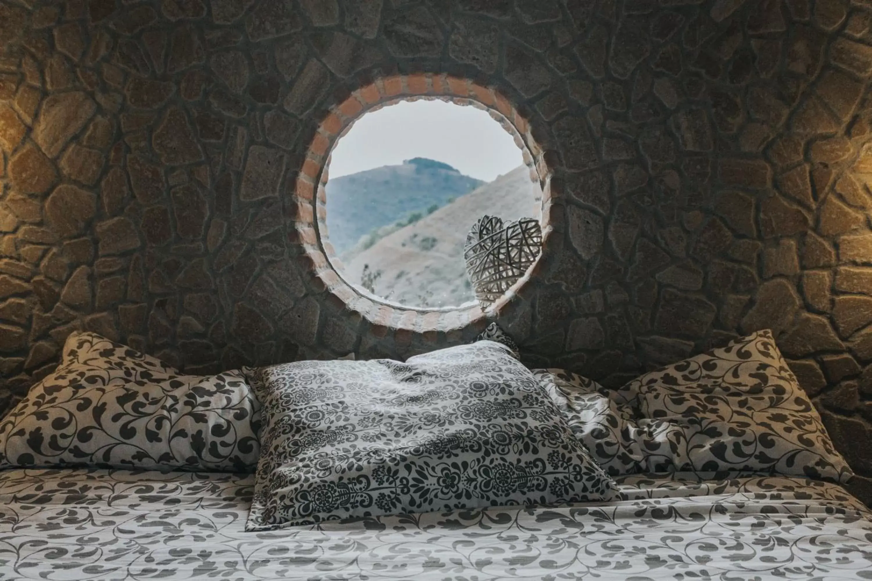 Decorative detail, Bed in Guarda Che Luna