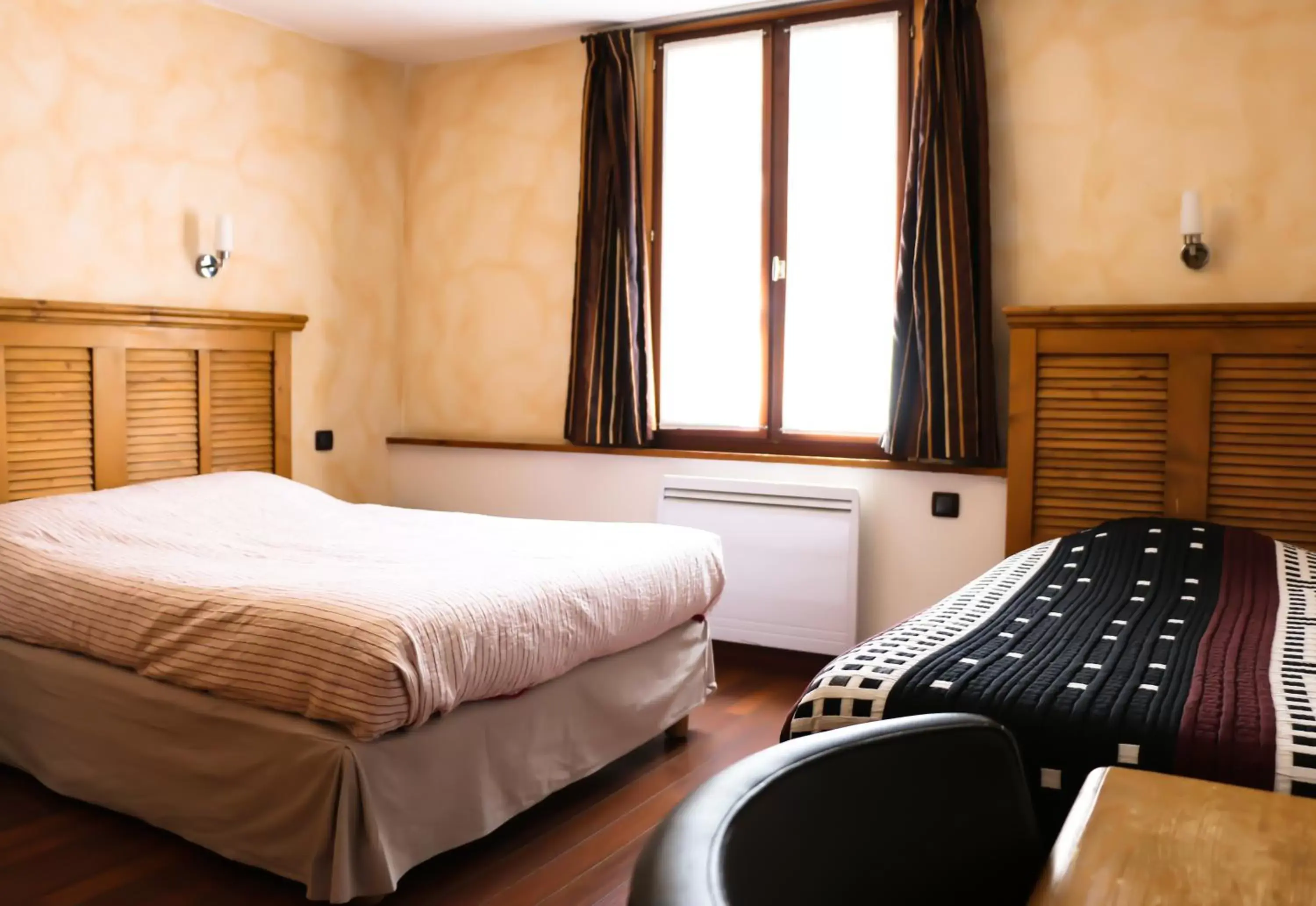 Bed in Auberge de la Vieille Ferme