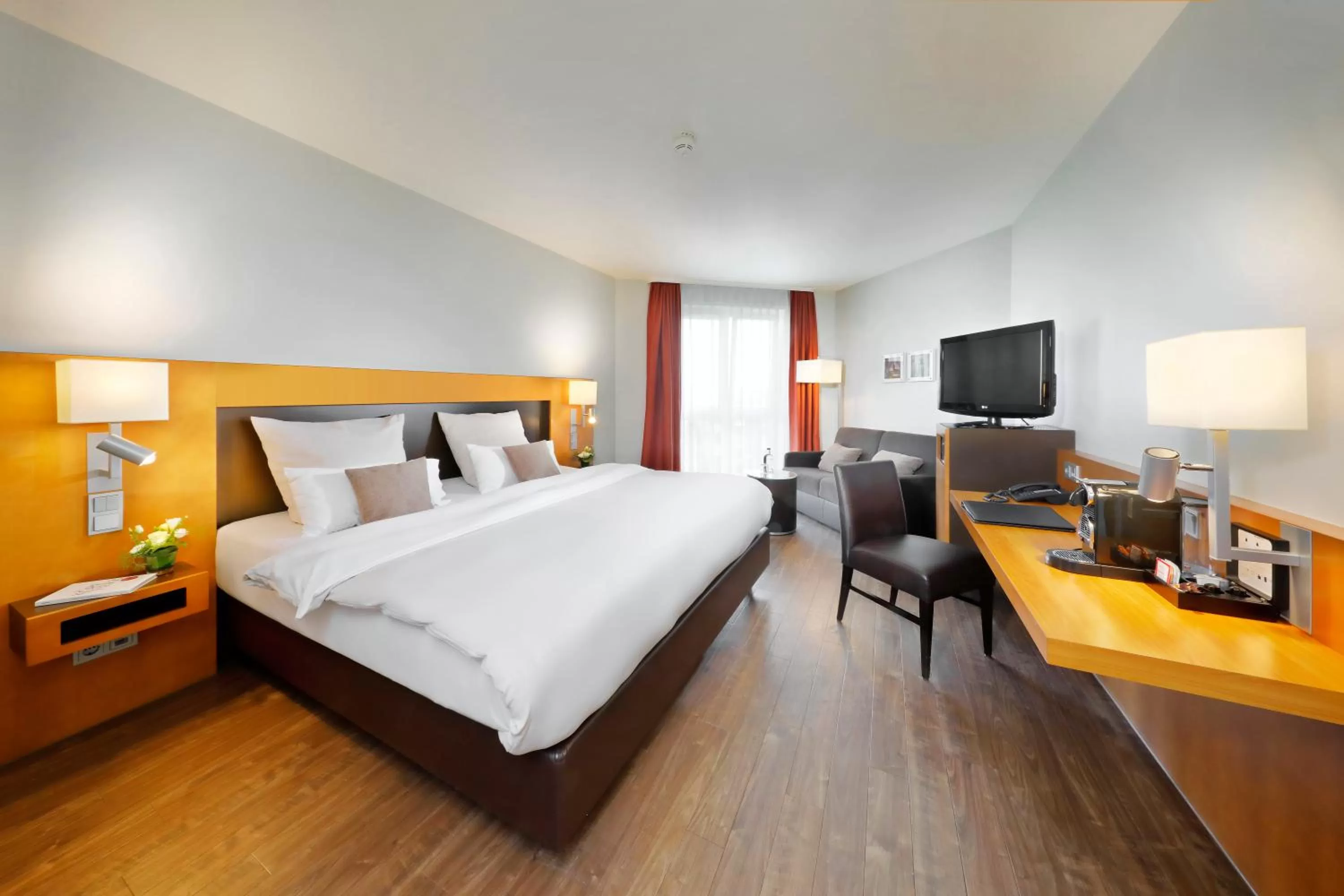 Property building, Bed in Best Western Premier IB Hotel Friedberger Warte