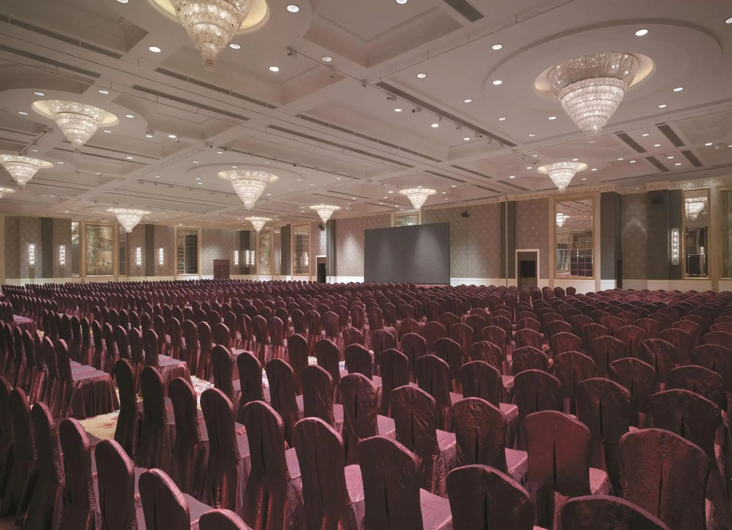 Photo of the whole room, Banquet Facilities in Shangri-La Hotel, Wuhan