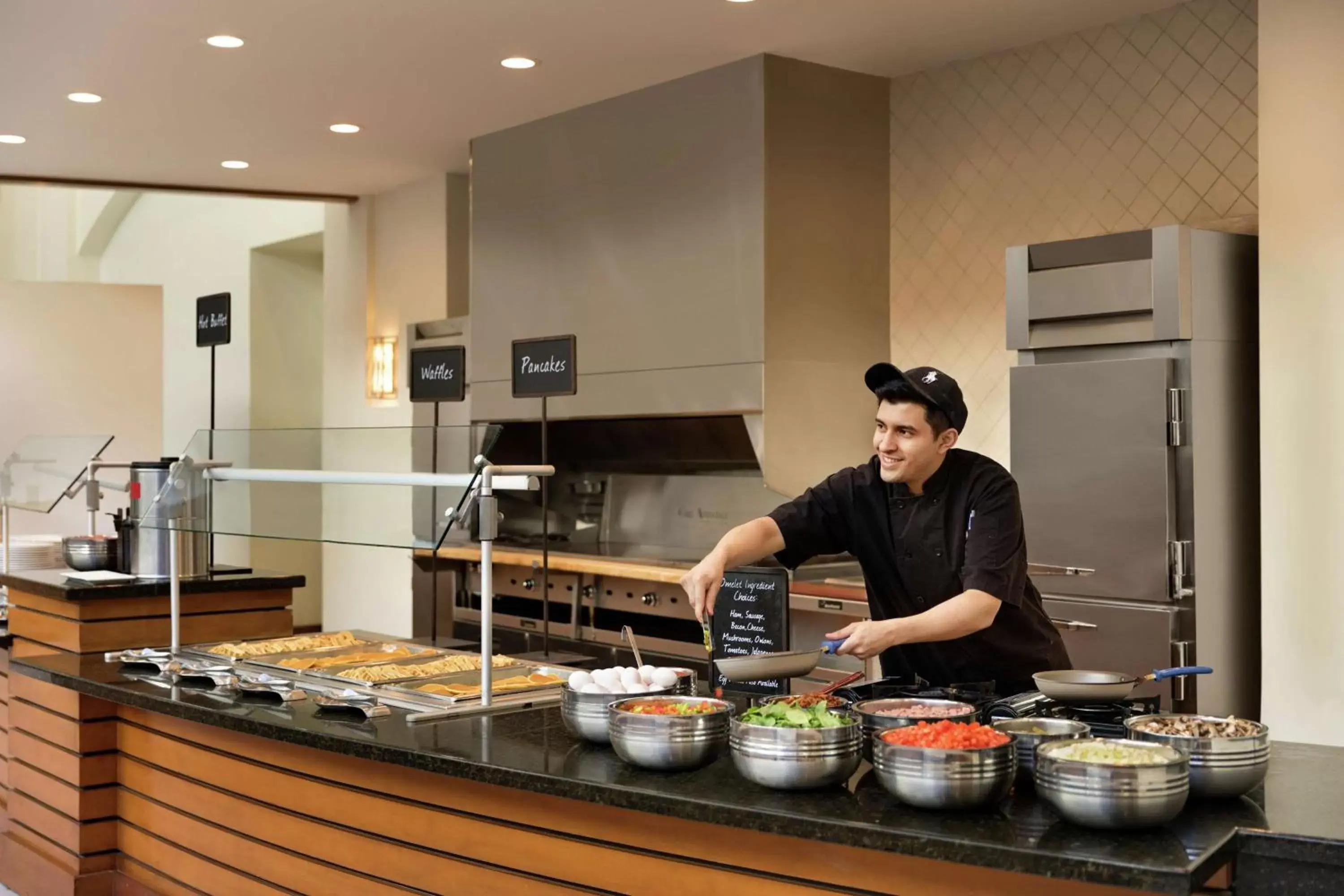 Dining area in Embassy Suites Boston at Logan Airport