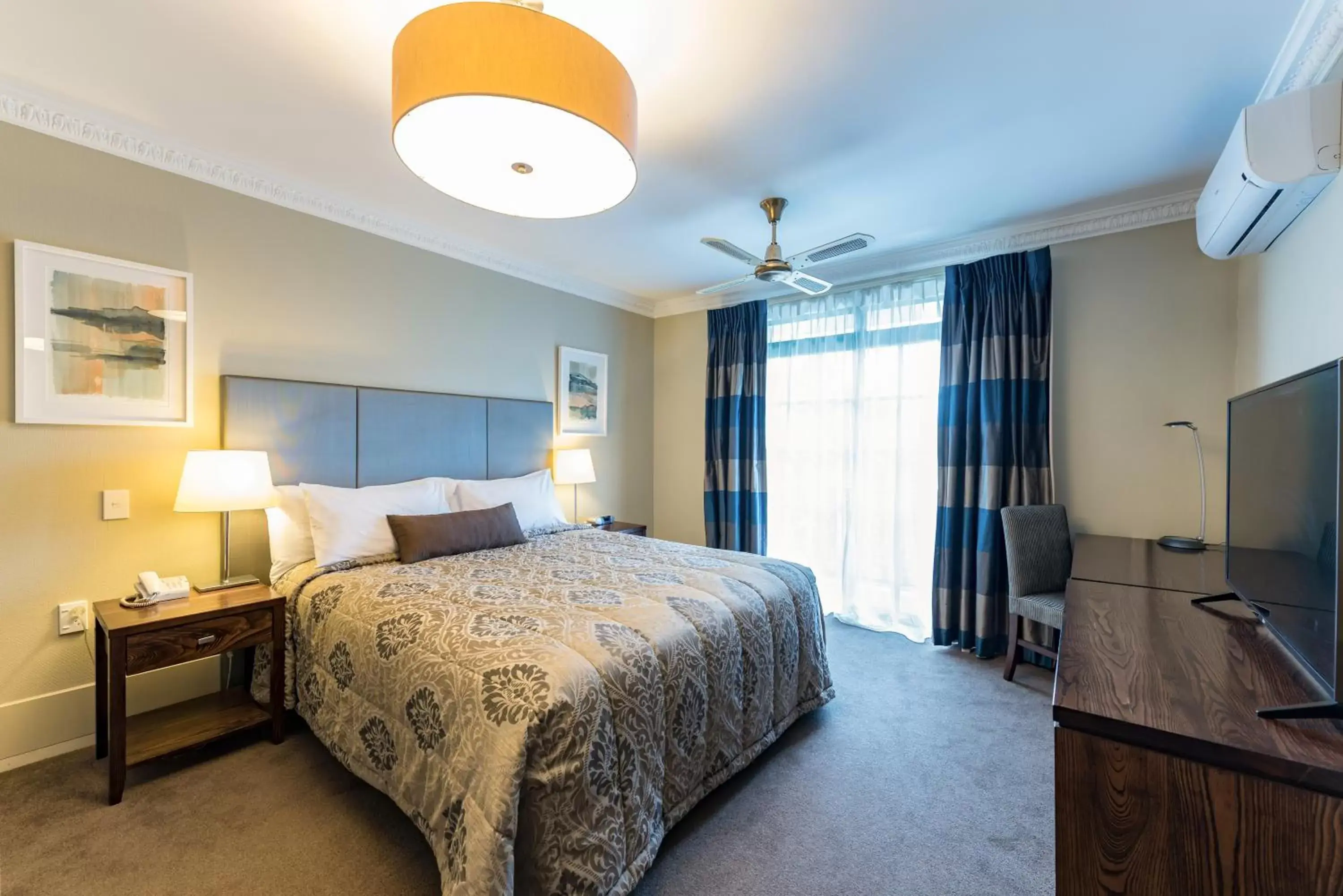Bedroom, Bed in Distinction Hotel Rotorua