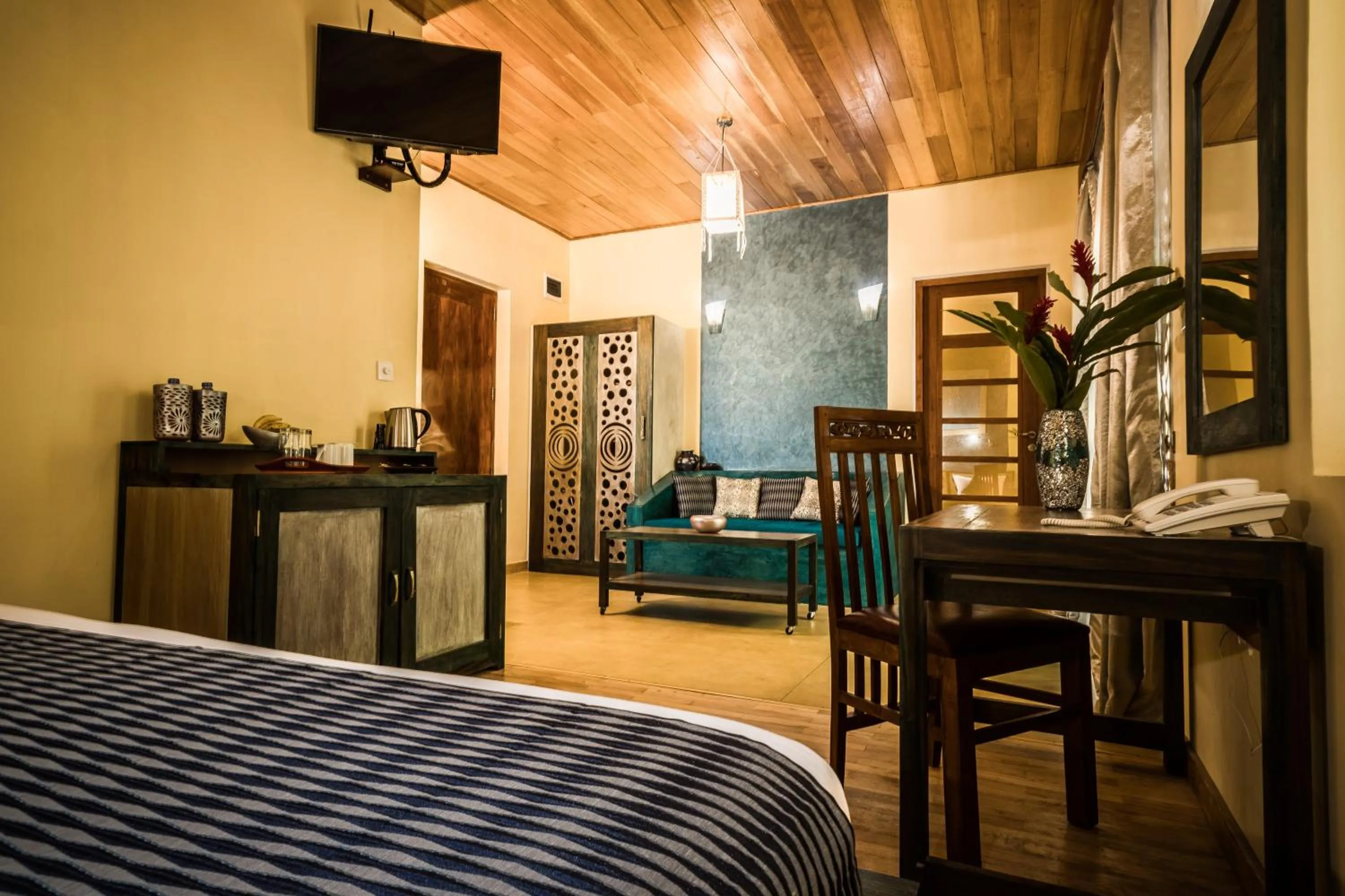 TV and multimedia, Bed in Yasmin Hill Longevity Oasis