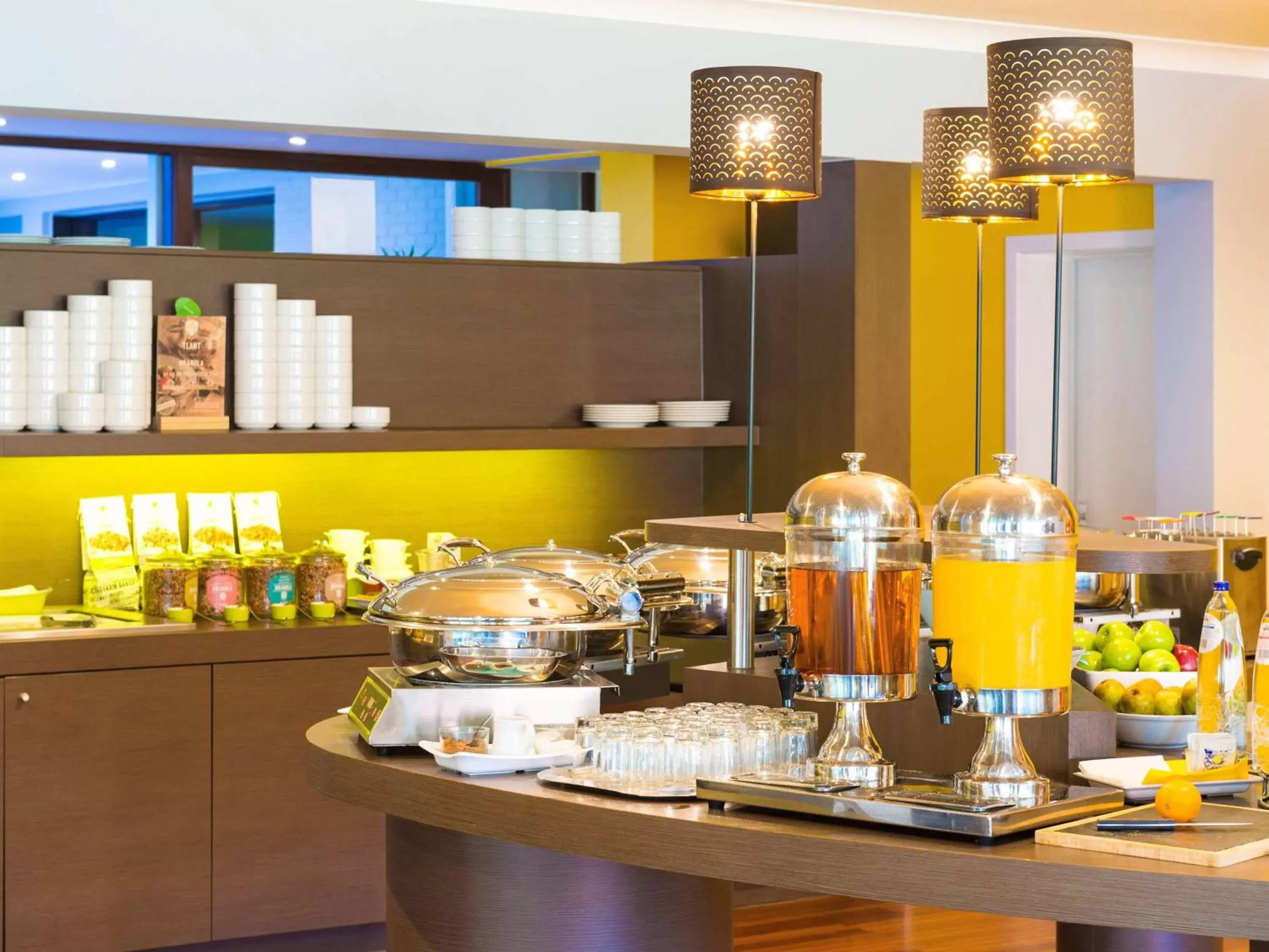 Restaurant/places to eat in ibis Styles Louvain-la-Neuve Hotel and Events