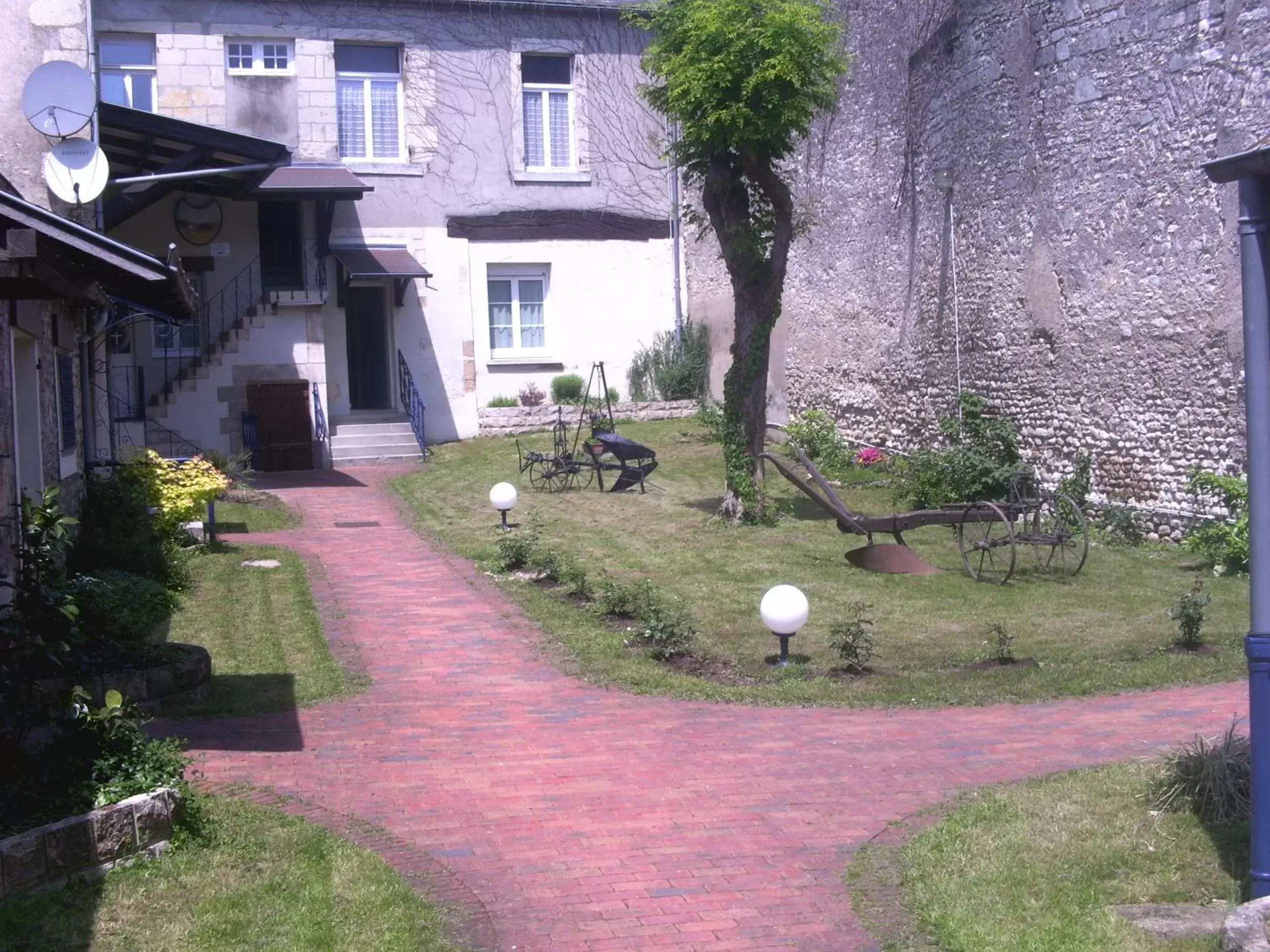 Facade/entrance in Hotel Le Bon Laboureur