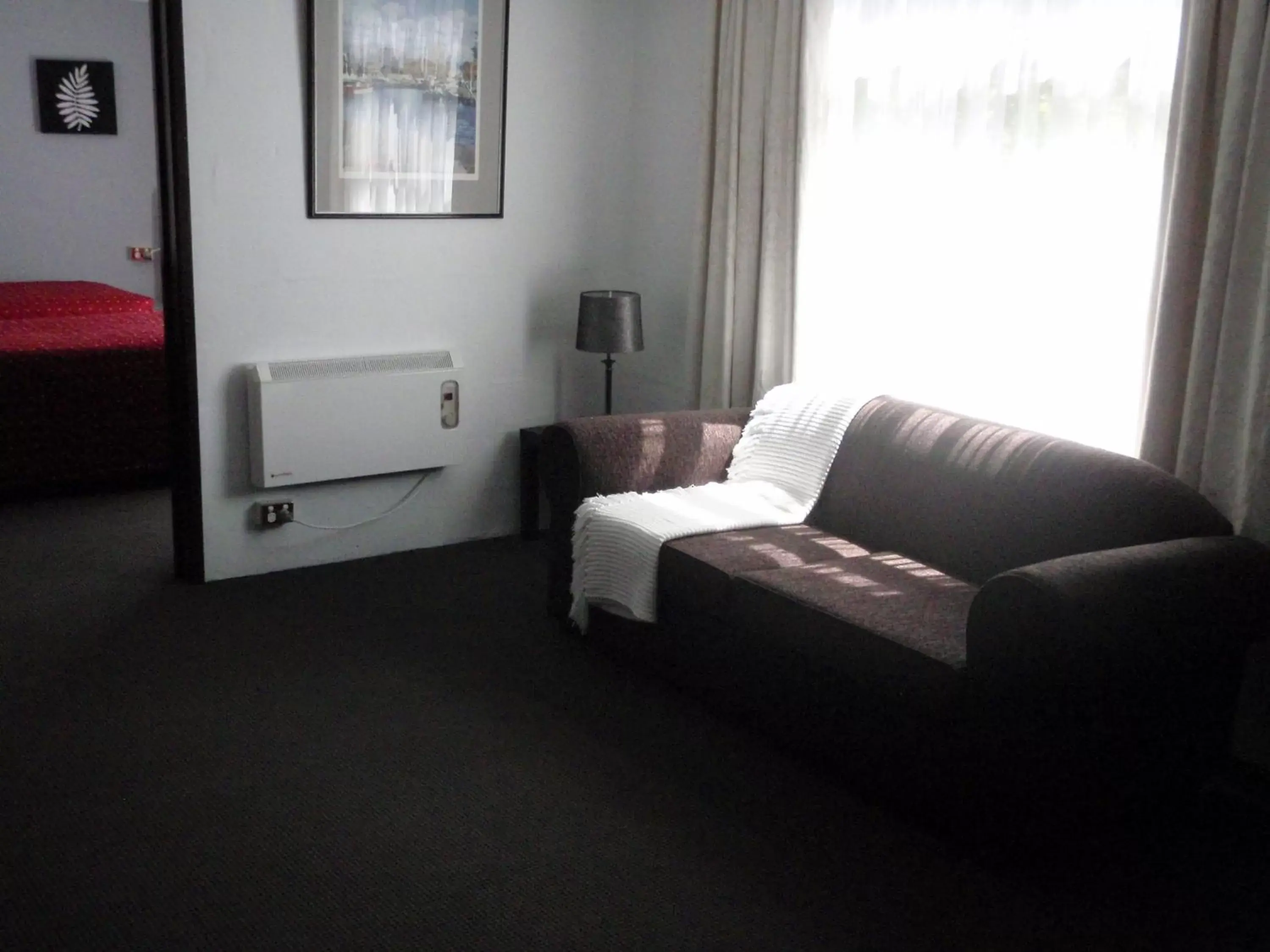 Living room, Seating Area in West Coaster Motel