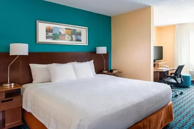 Bed in Fairfield Inn & Suites Naperville/Aurora