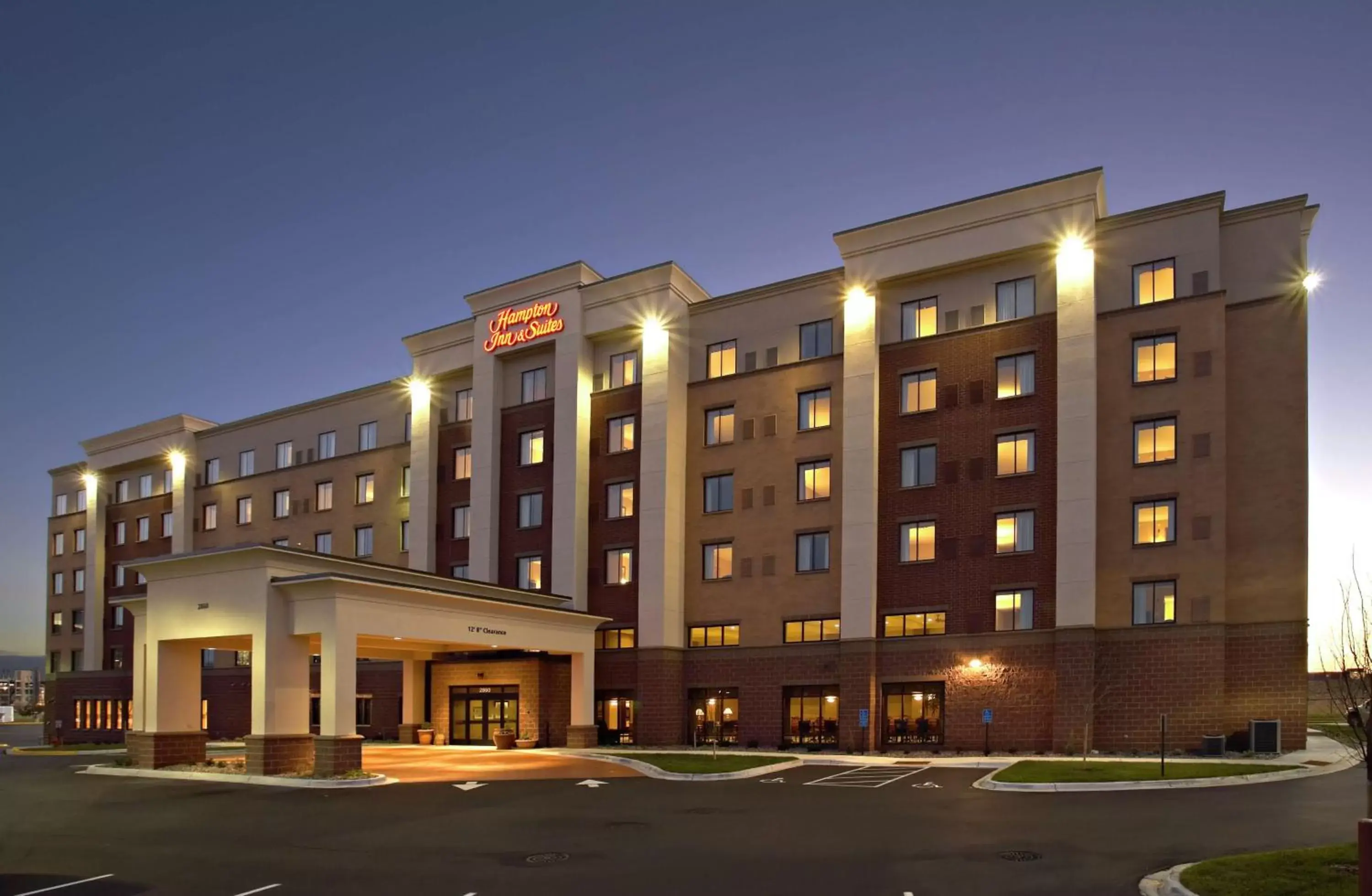 Property Building in Hampton Inn & Suites Minneapolis St. Paul Airport - Mall of America