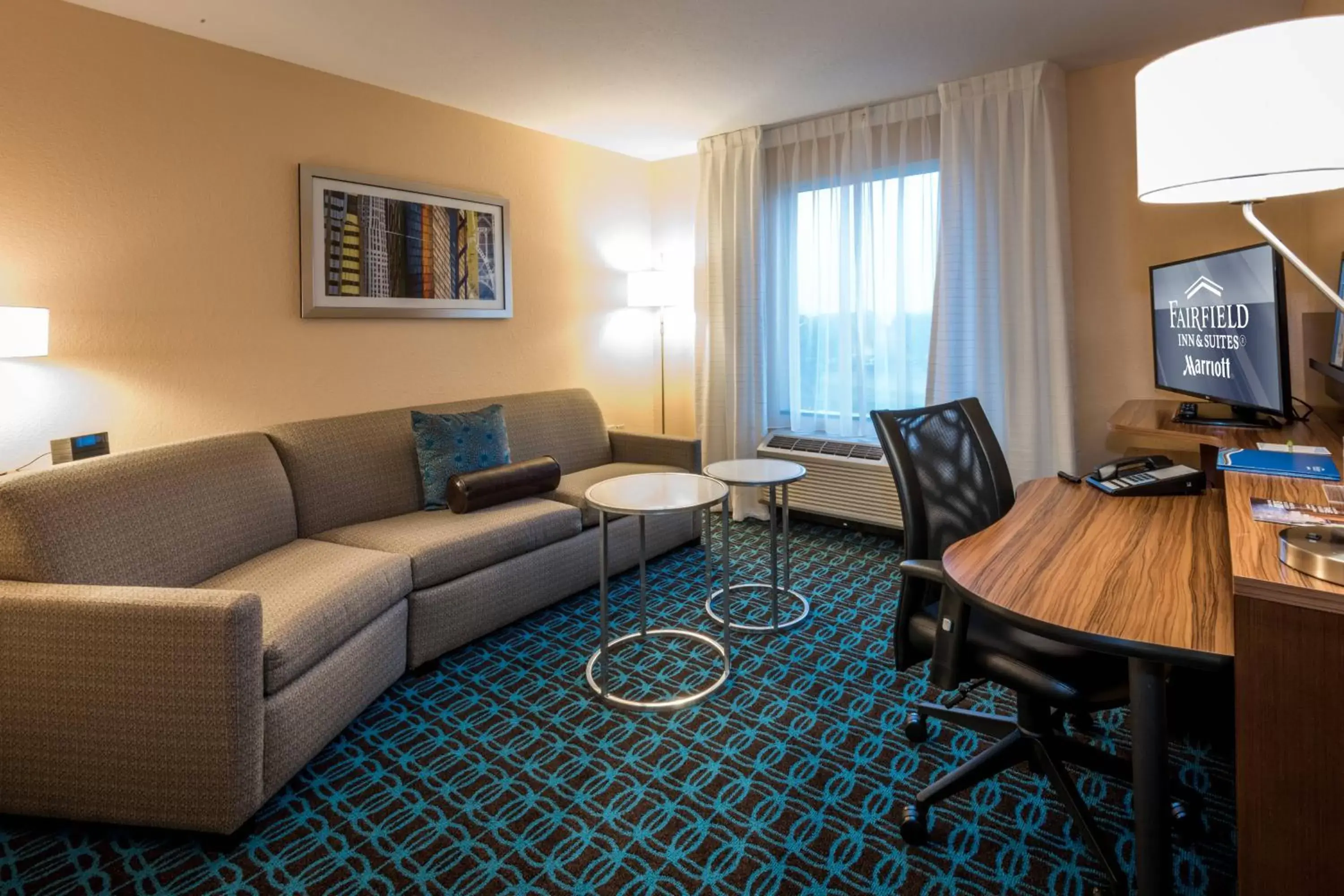 Living room, Seating Area in Fairfield Inn & Suites by Marriott Meridian