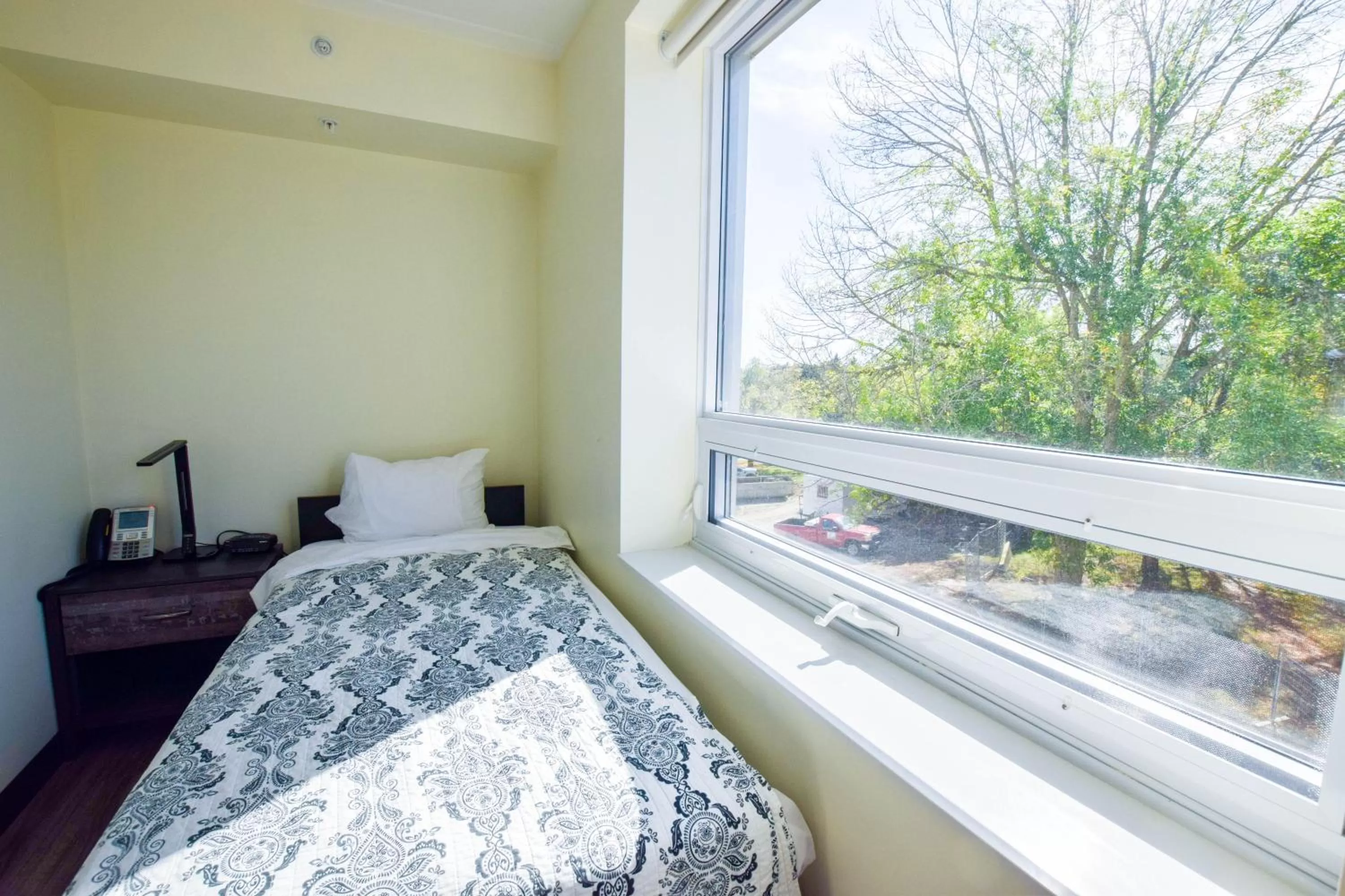 Bedroom, Bed in United College