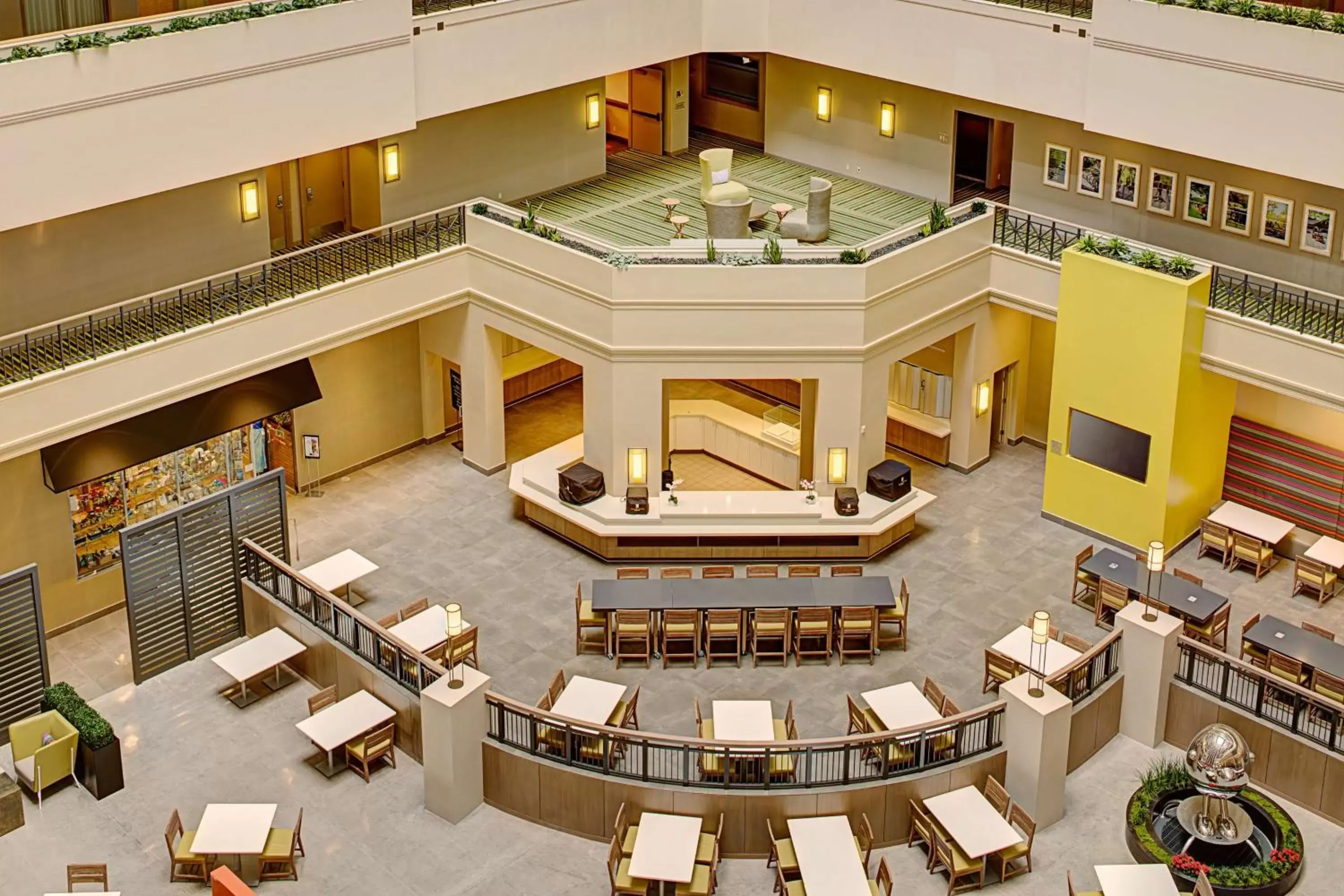 Lobby or reception in Embassy Suites by Hilton San Diego Bay Downtown