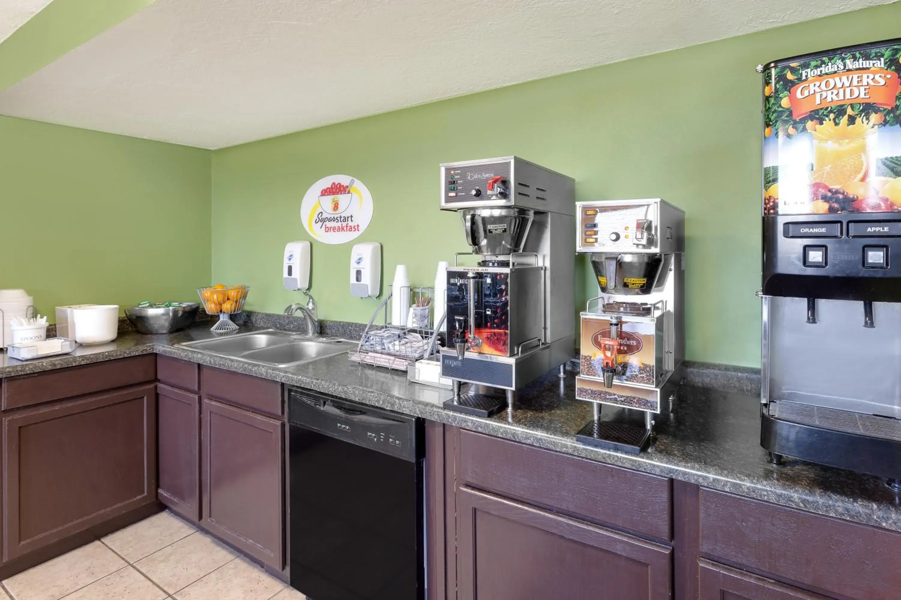 Continental breakfast in Super 8 by Wyndham Norfolk Continental breakfast in Super 8 by Wyndham Norfolk