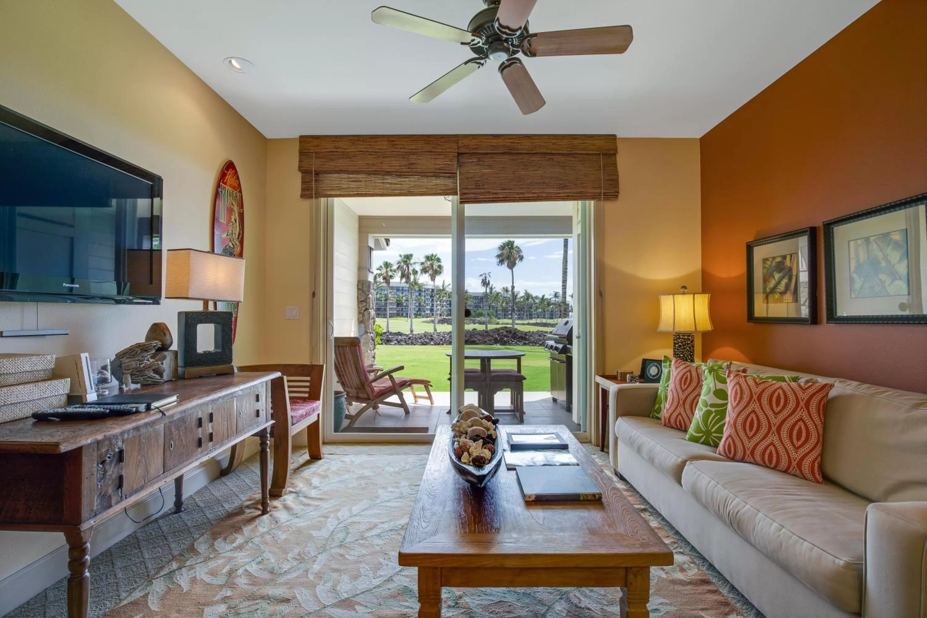 Living room in Castle Hali'i Kai at Waikoloa