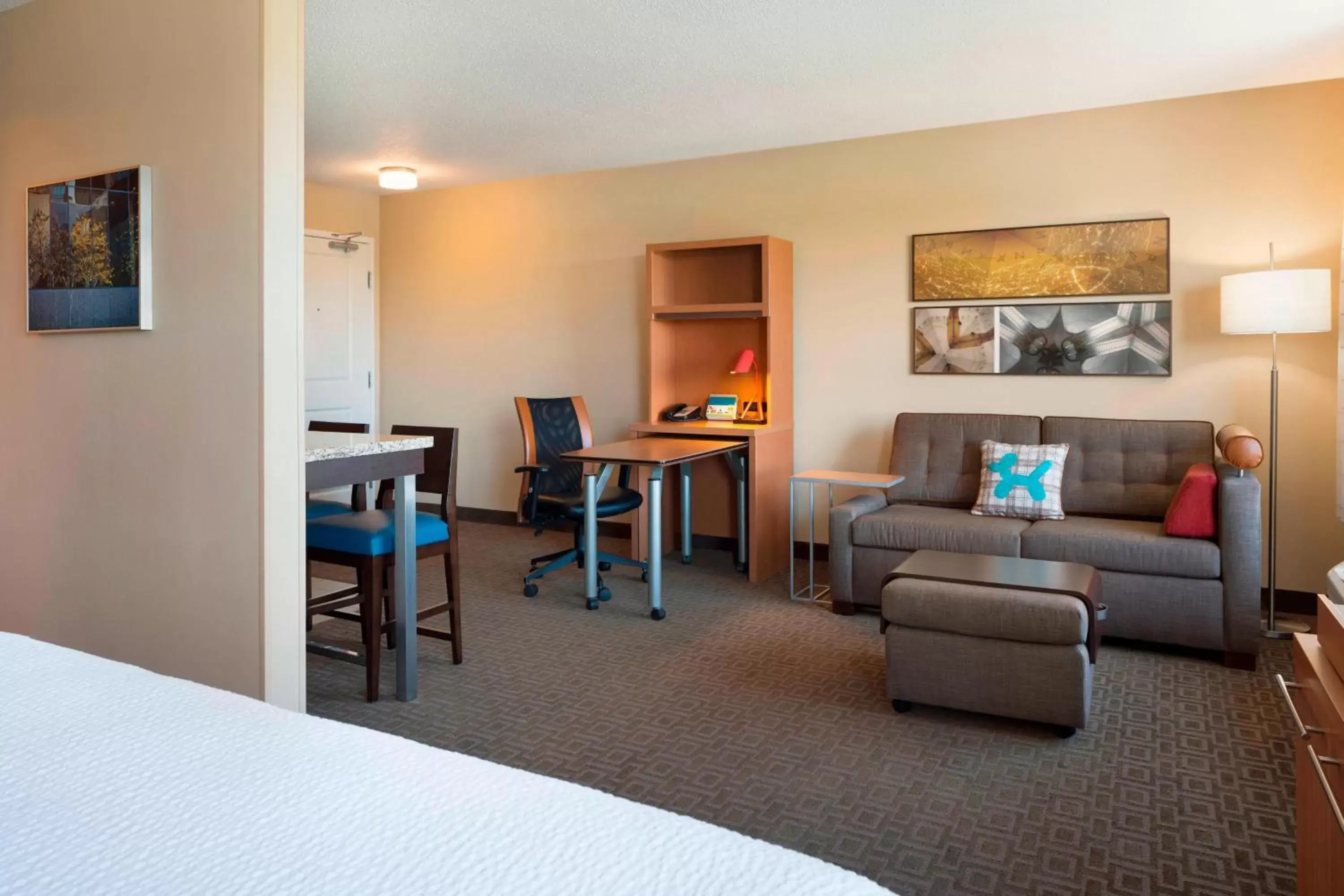 Living room, Seating Area in TownePlace Suites by Marriott Chicago Naperville