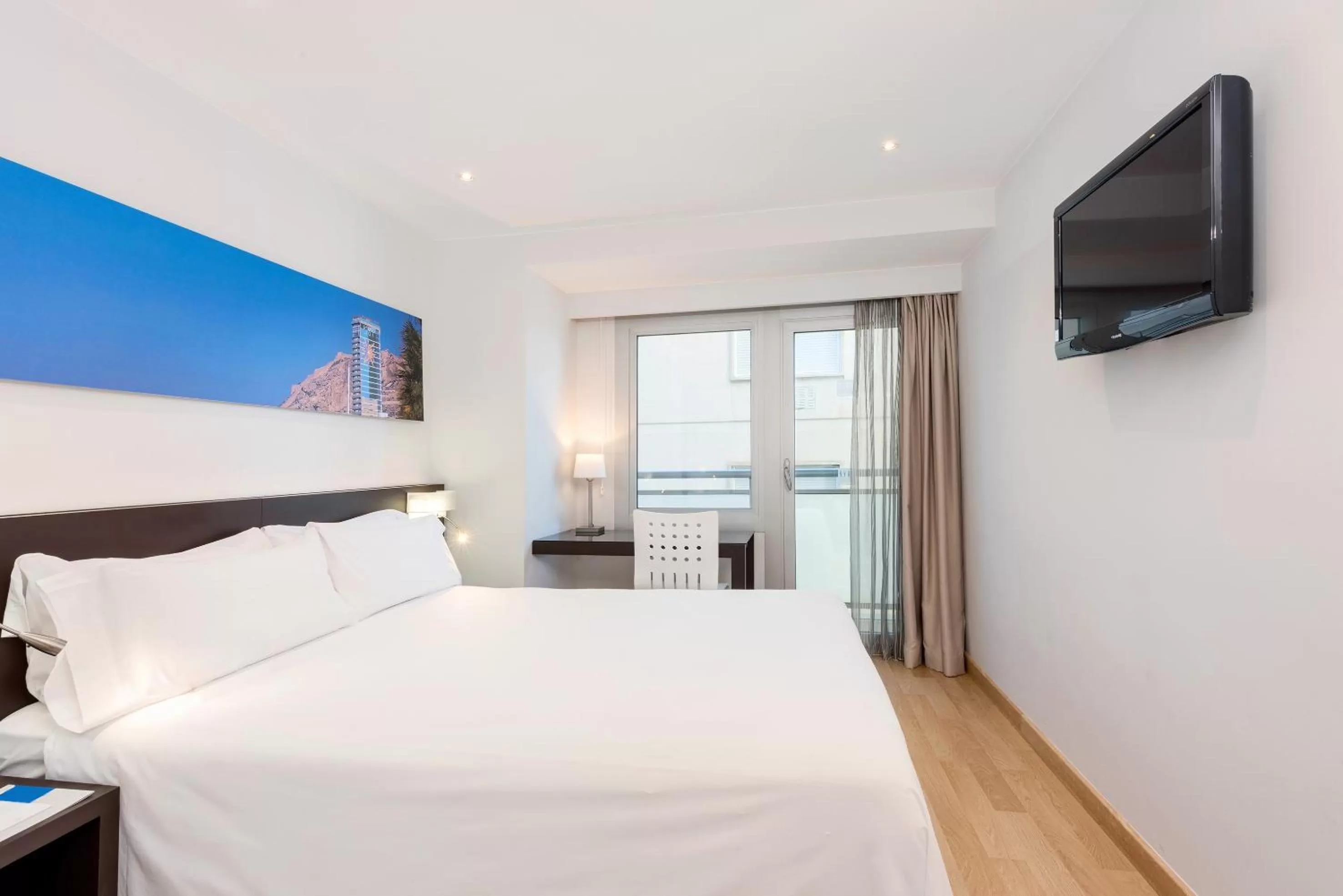 Bedroom, Bed in Hotel Alicante Gran Sol, affiliated by Meliá