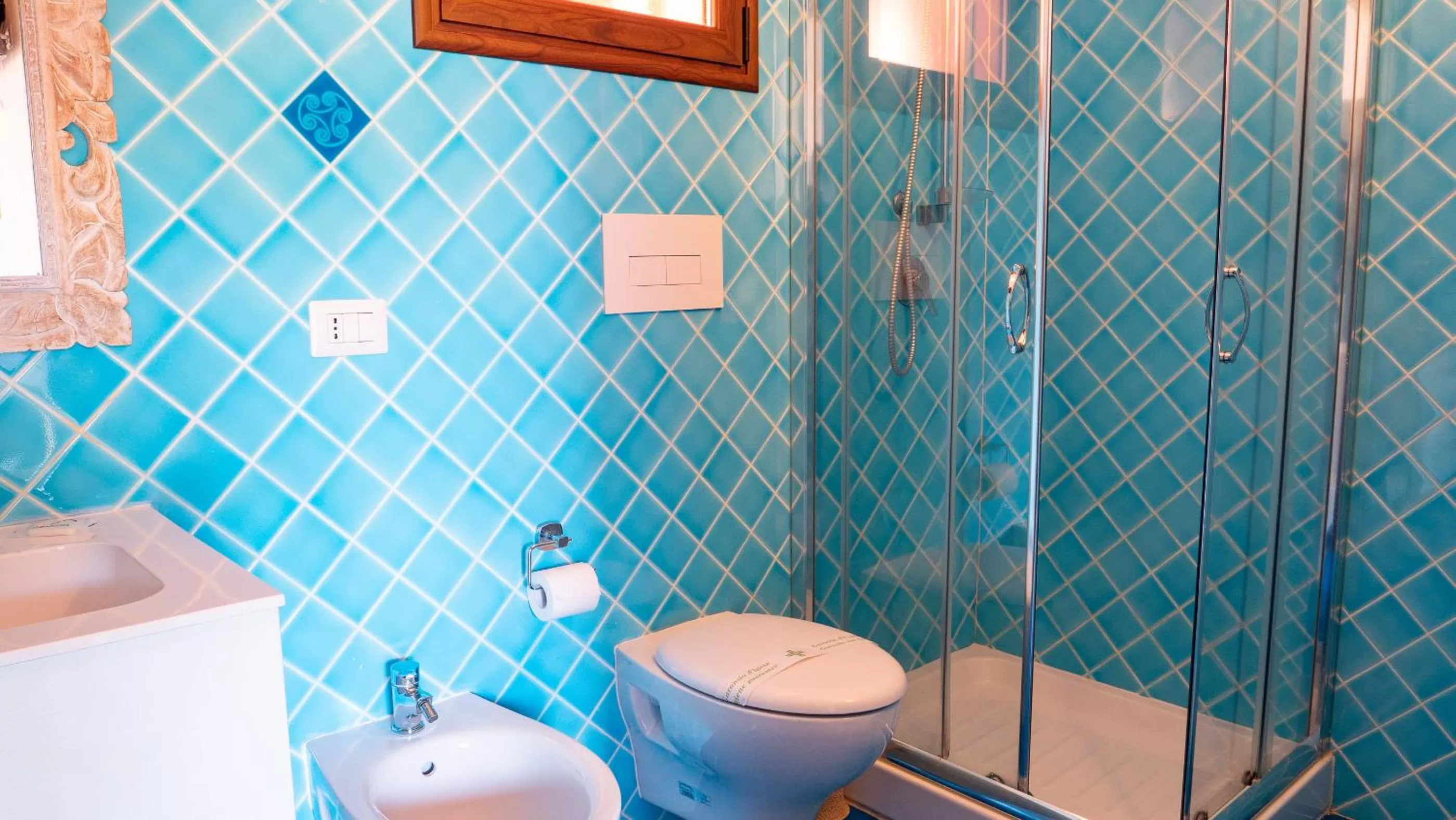 Bathroom in QUADRIFOGLIO Affittacamere