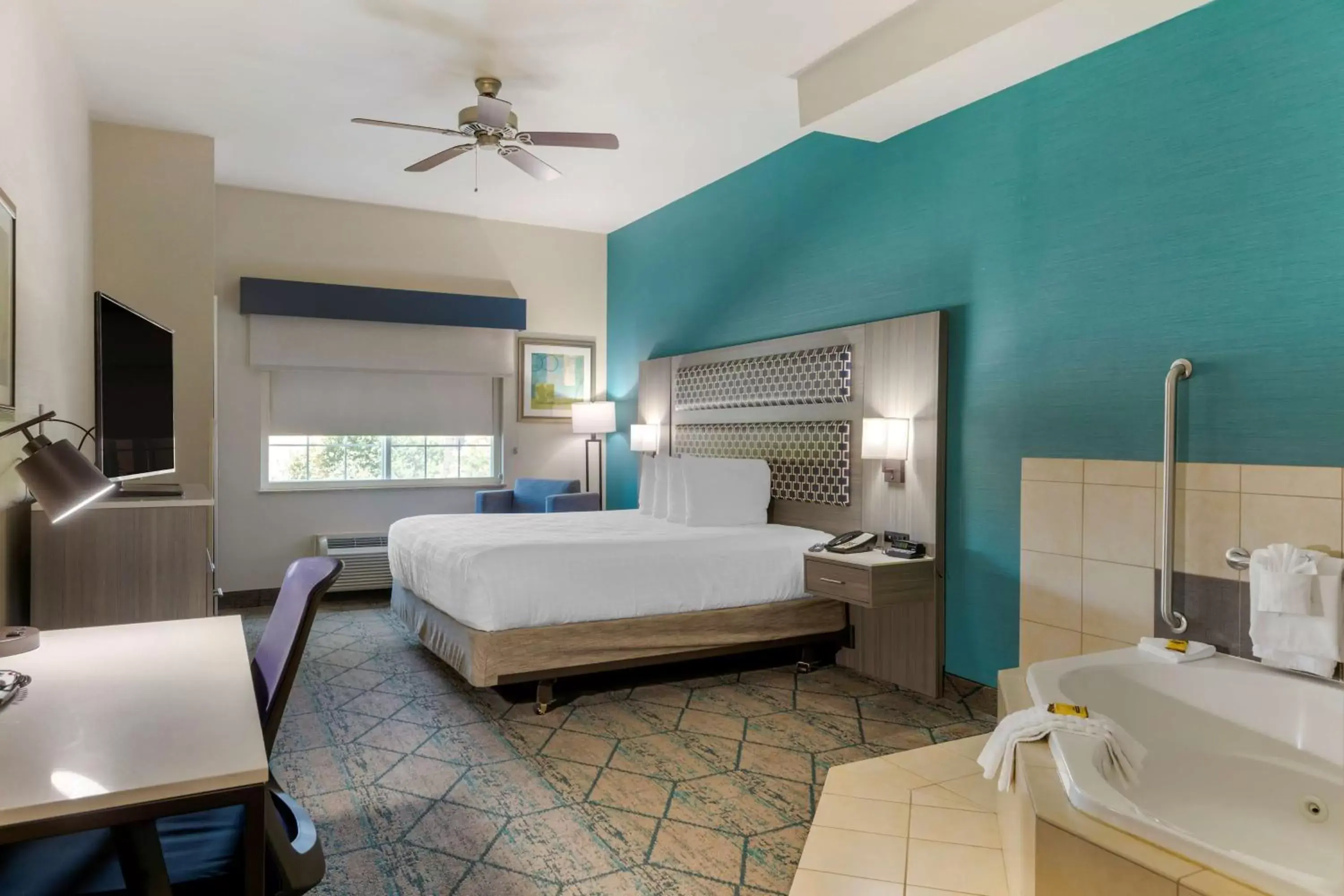 Bedroom in Best Western Plus Wasco Inn & Suites