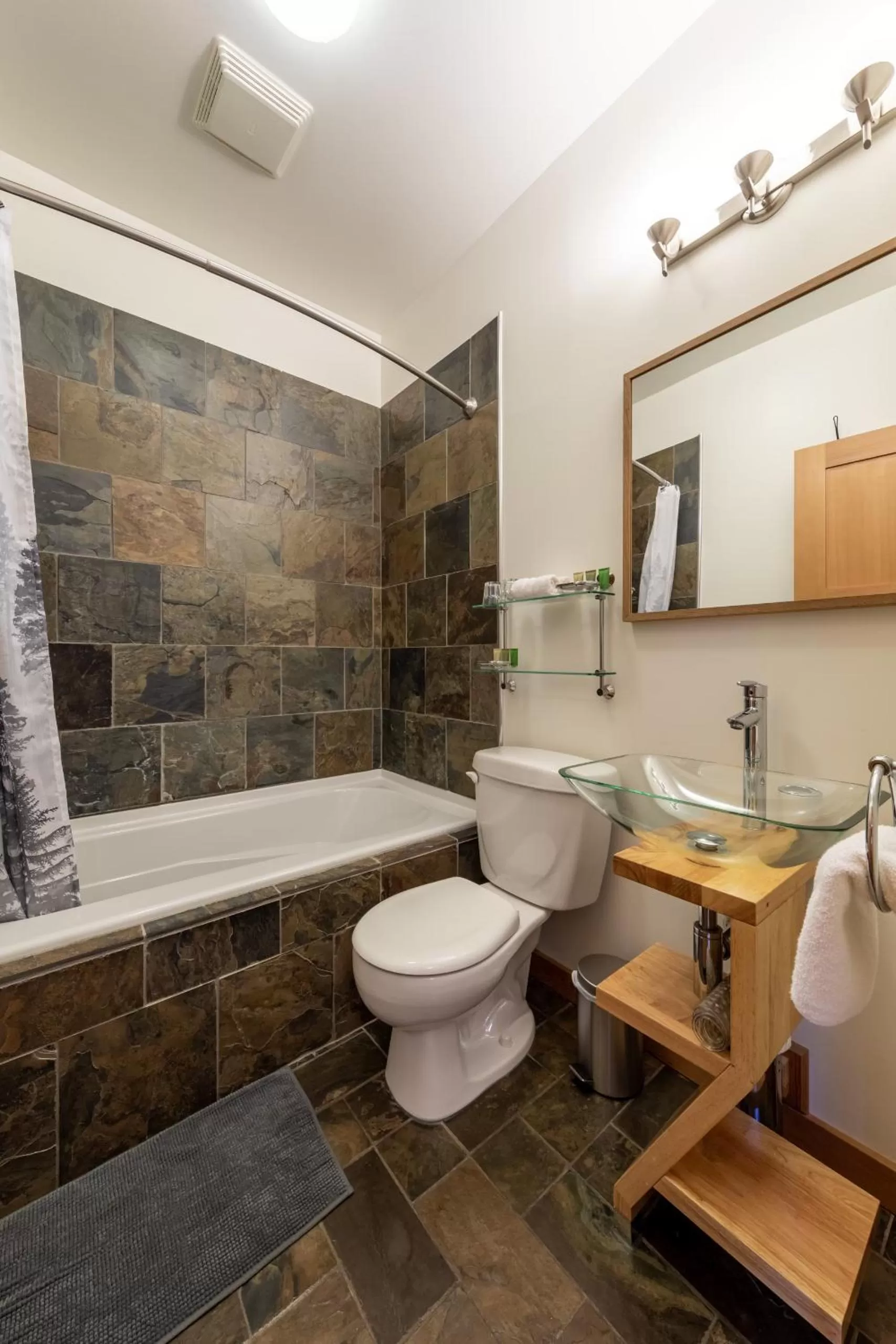 Bathroom in Canyon Ridge Lodge