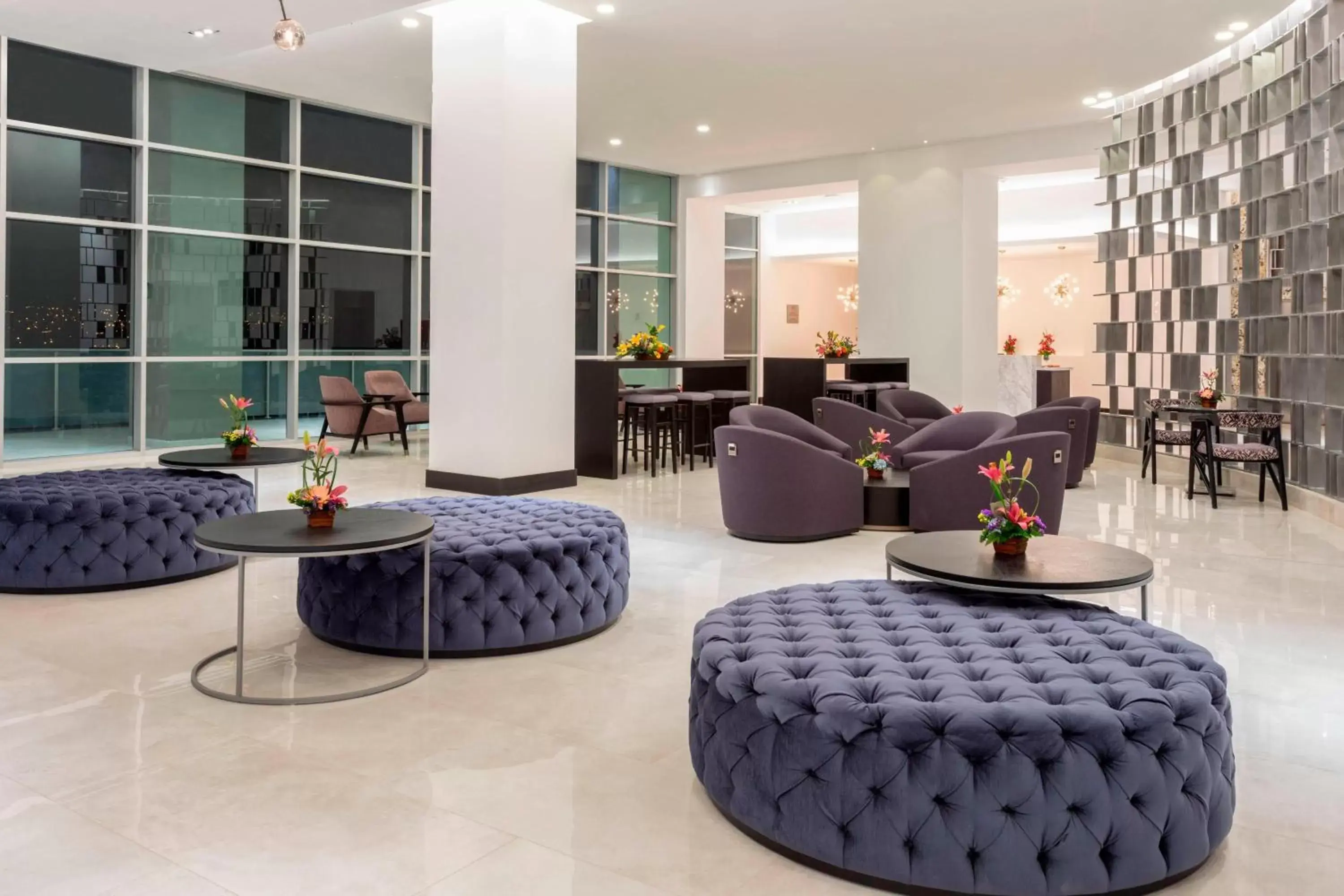 Lobby or reception, Lounge/Bar in Four Points by Sheraton Cuenca