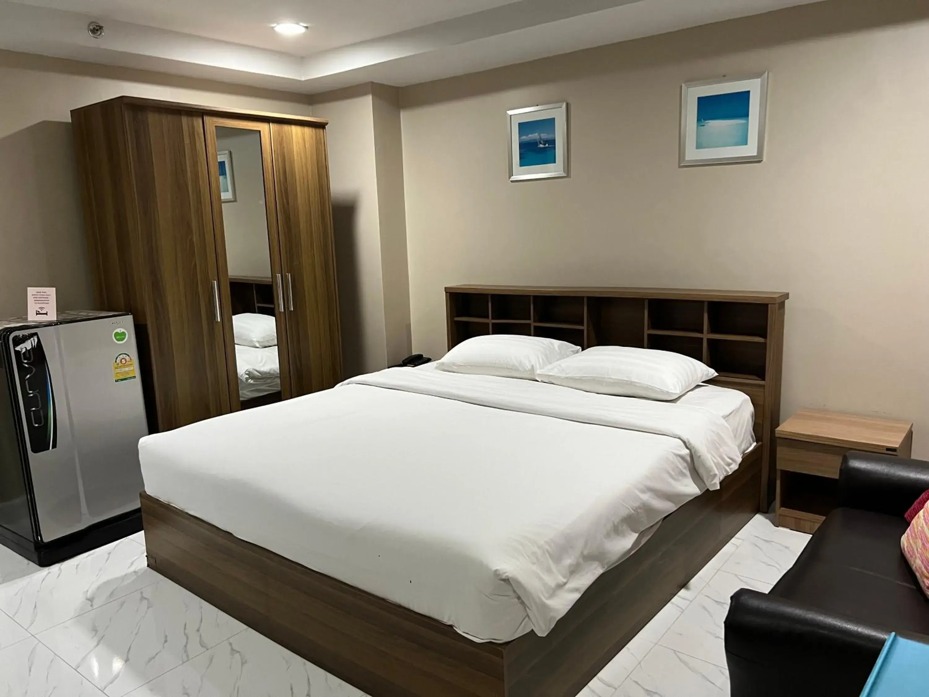 Facility for disabled guests, Bed in Mall Suites Hotel