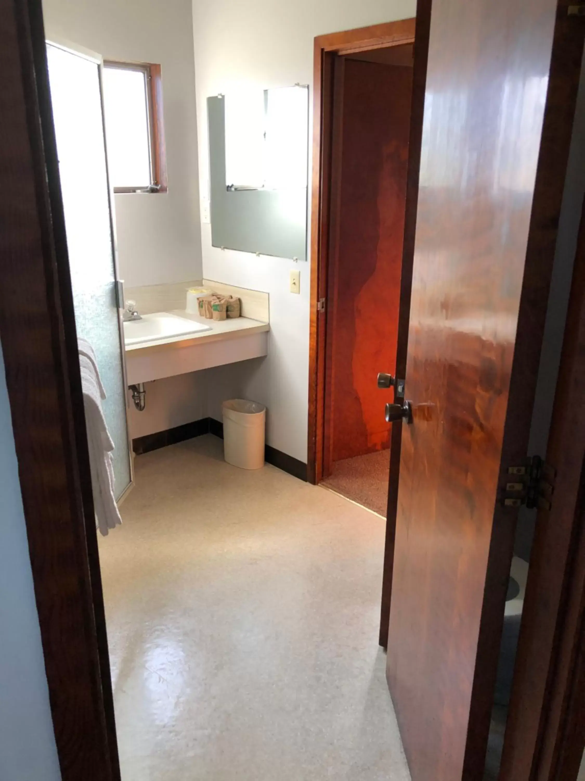 Bathroom in Curly Redwood Lodge