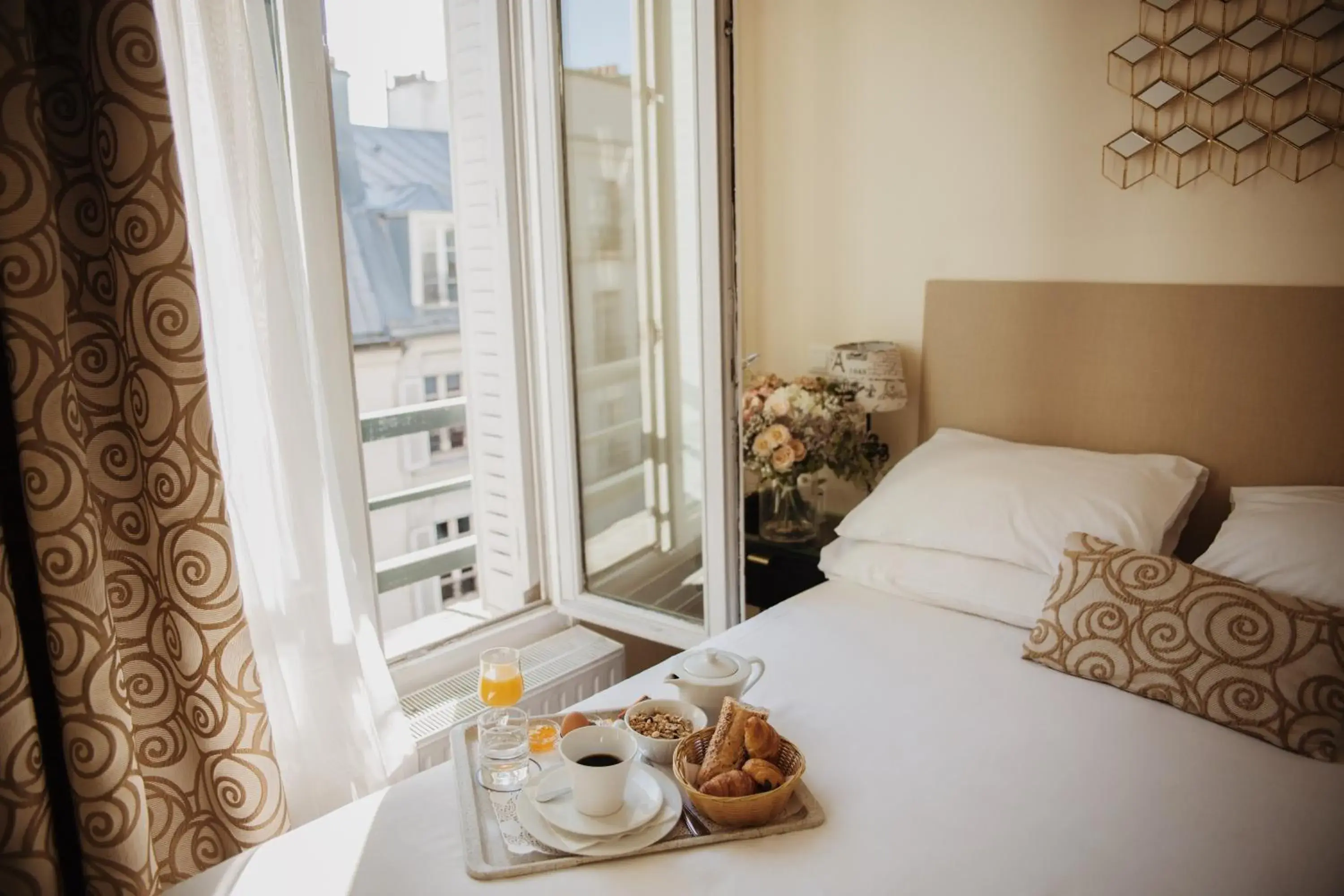 Photo of the whole room, Bed in Arcadie Montparnasse