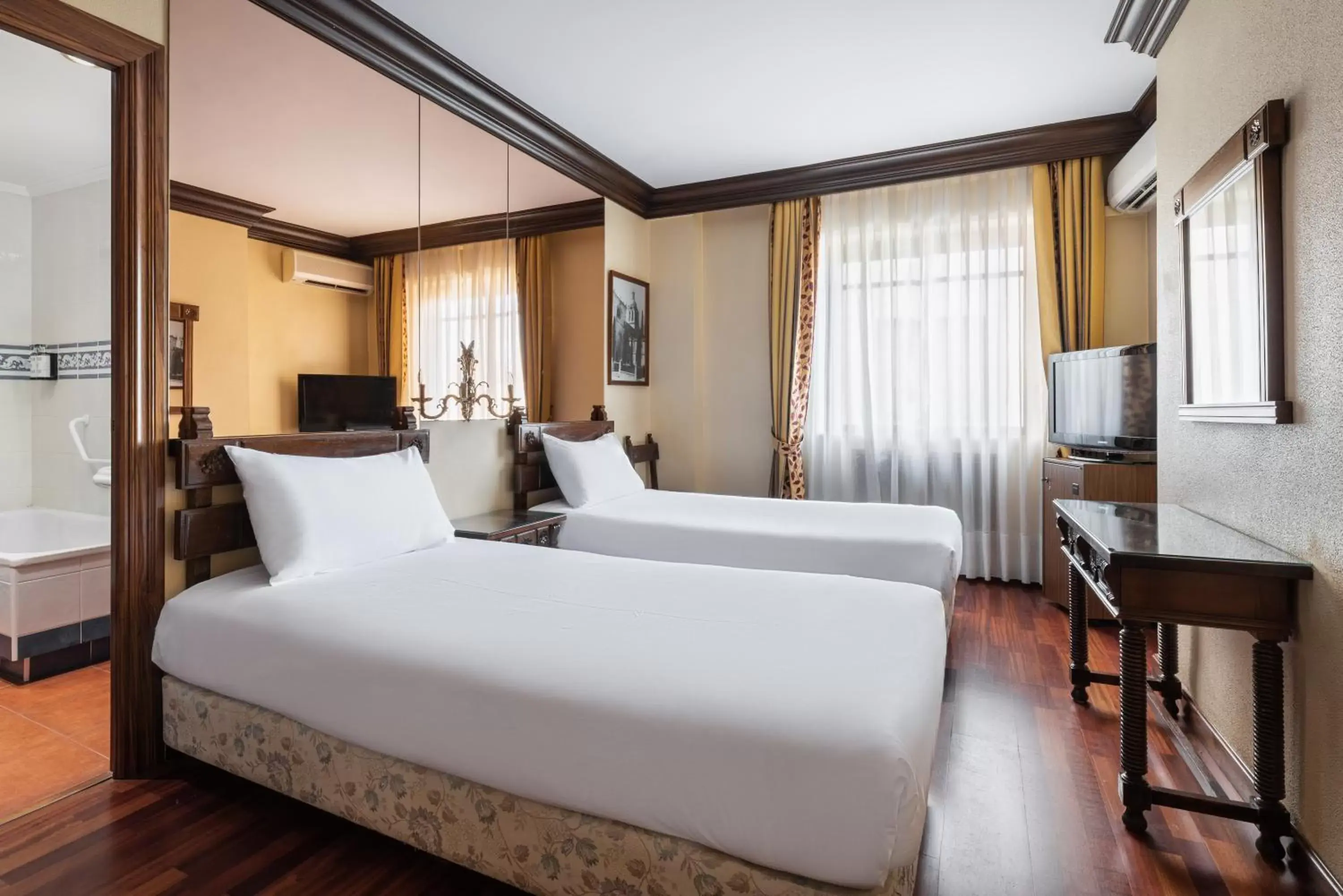 Bedroom, Bed in Crisol Conde Rodrigo Bedroom, Bed in Crisol Conde Rodrigo