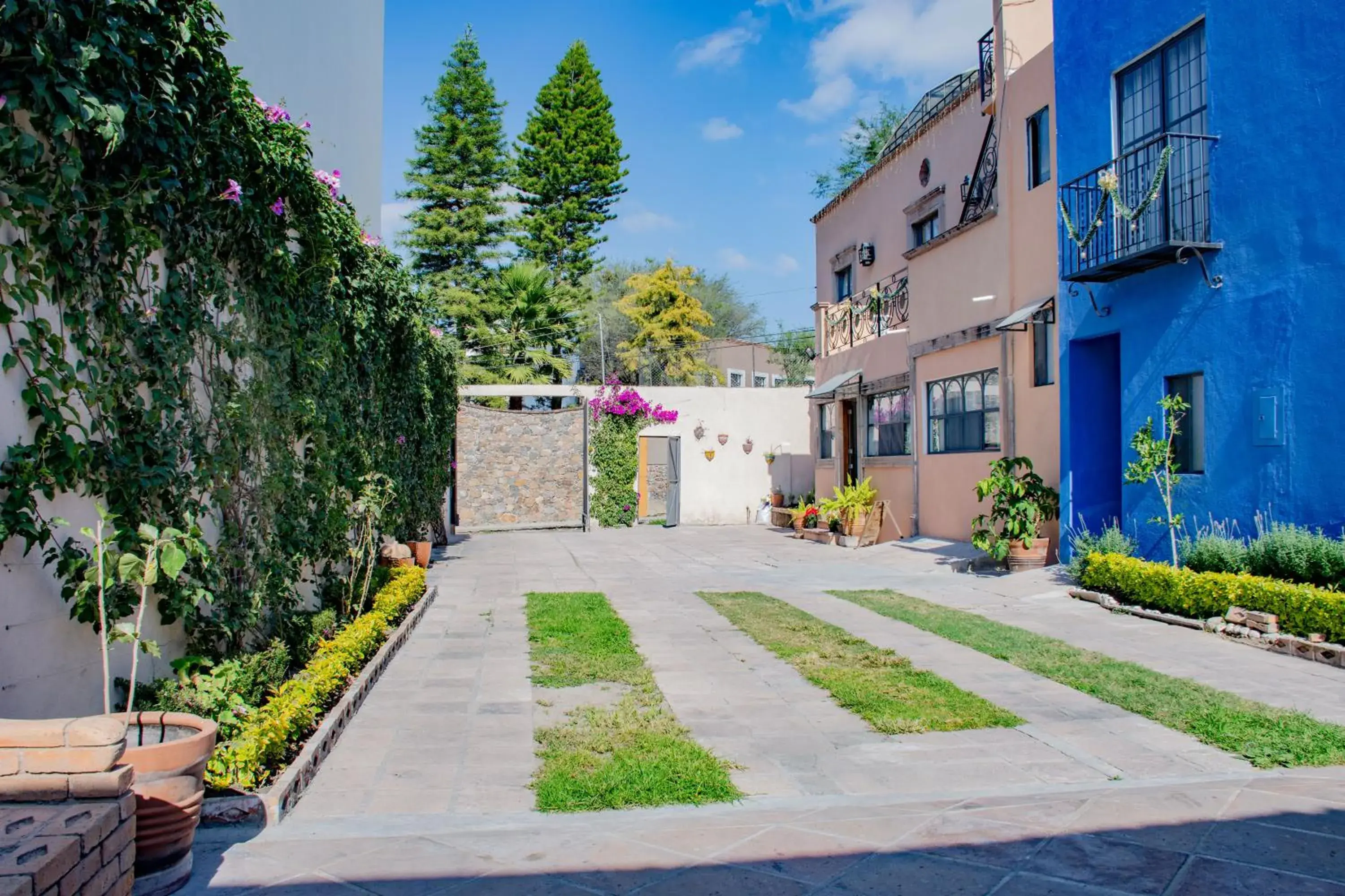 Facade/entrance, Property Building in Hotel Casa Santamar