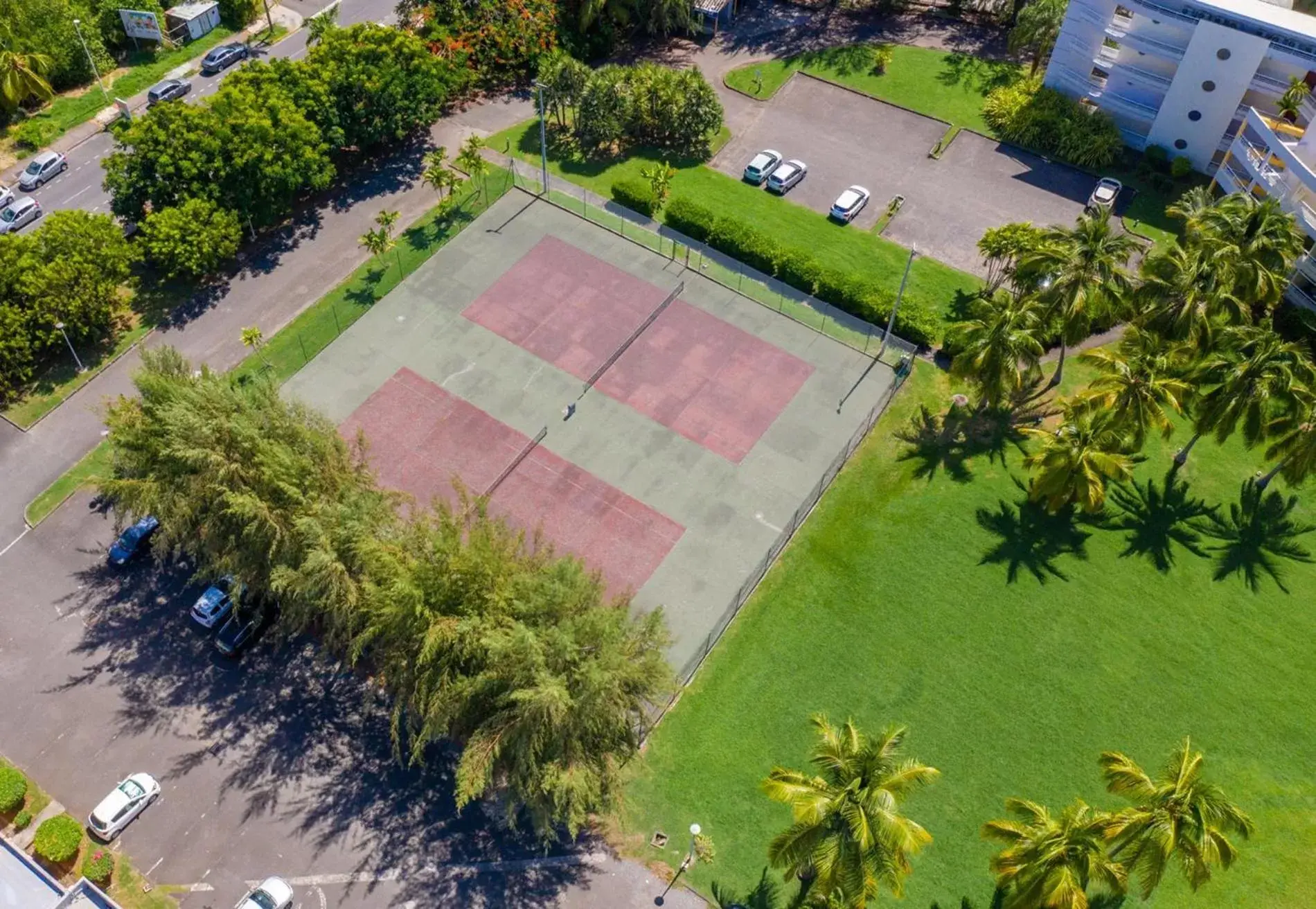 Tennis court, Tennis/Squash in Zenitude Hôtel Résidences Le Salako