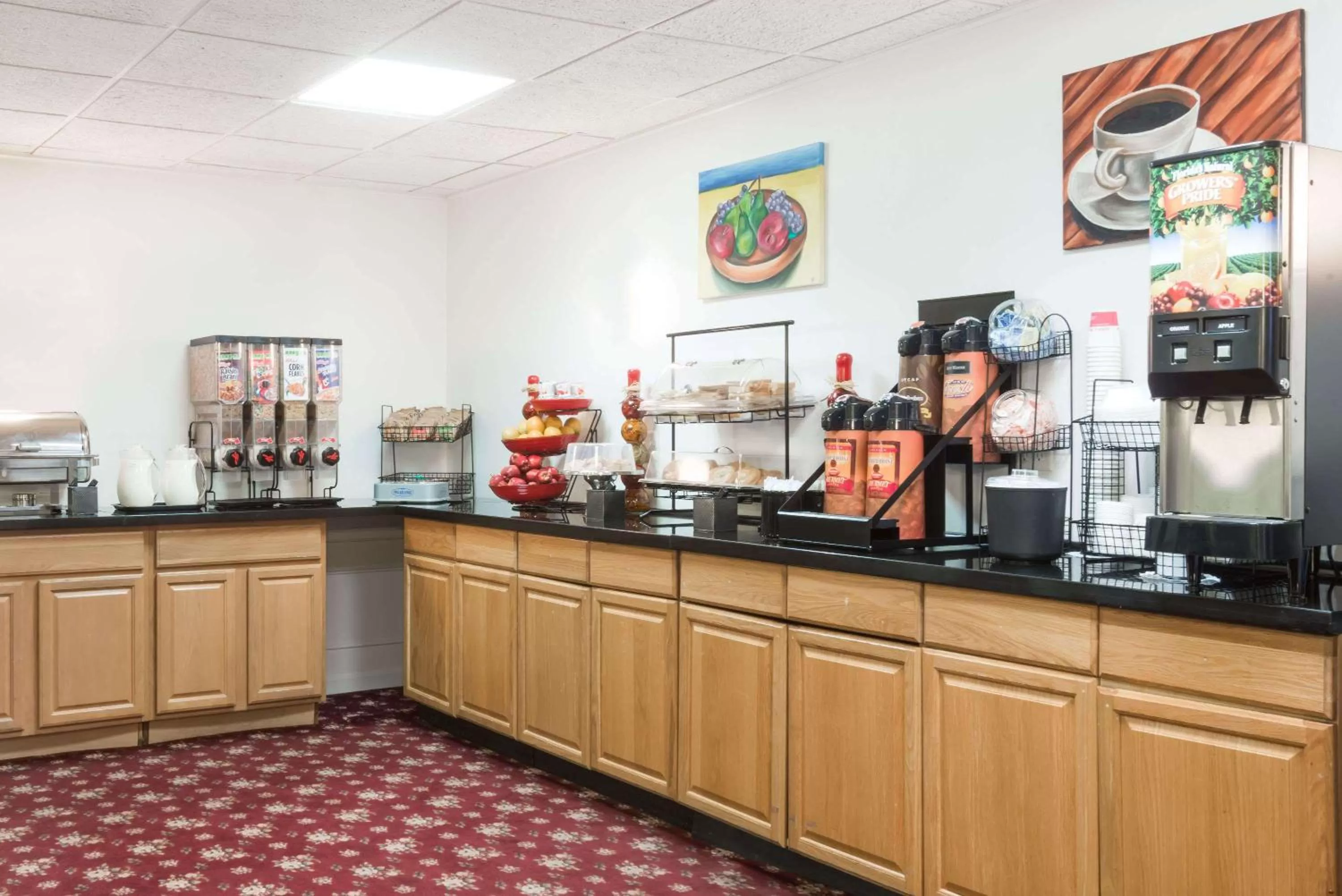 Restaurant/places to eat in Ramada by Wyndham Groton Mystic