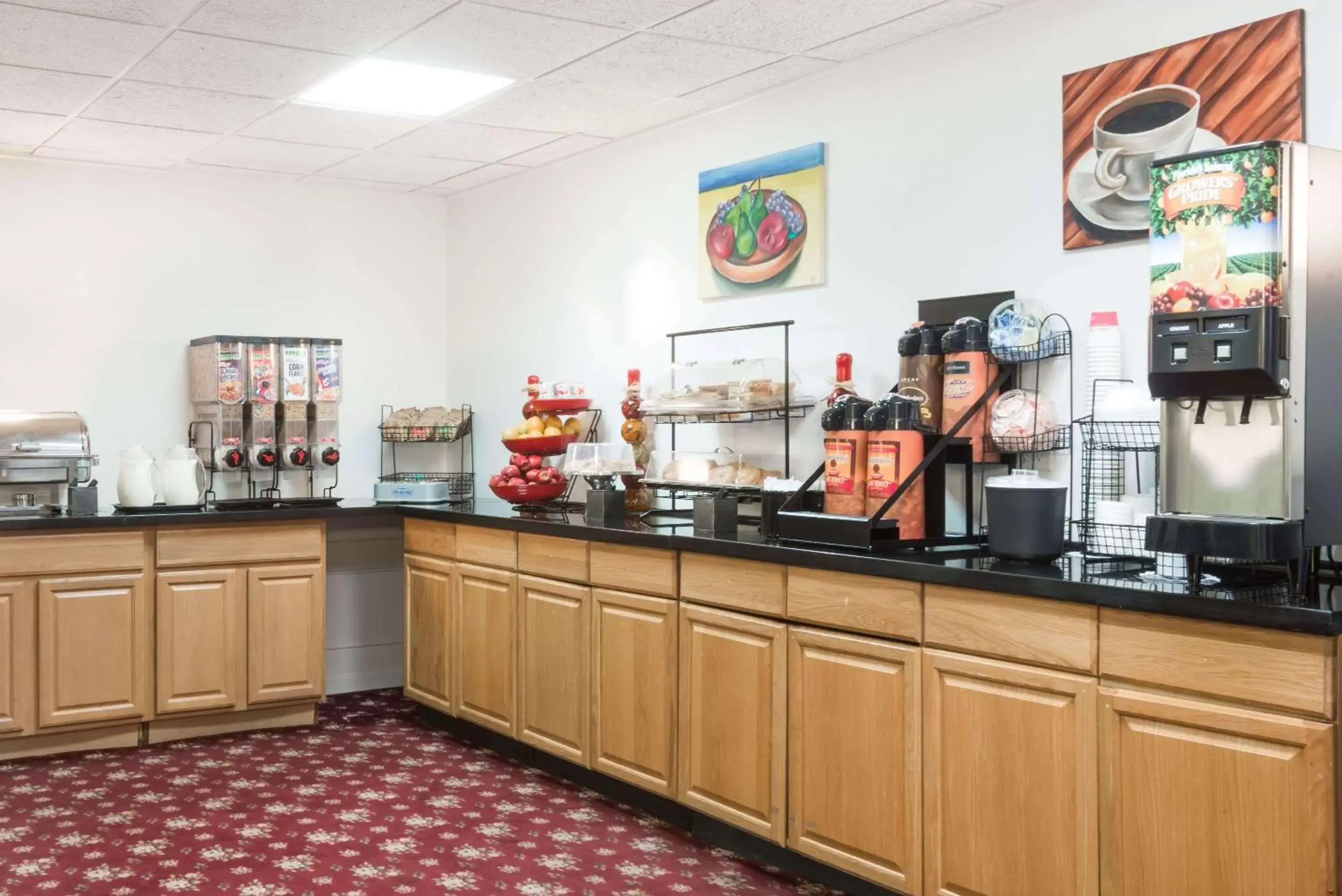 Restaurant/places to eat in Ramada by Wyndham Groton Mystic Restaurant/places to eat in Ramada by Wyndham Groton Mystic