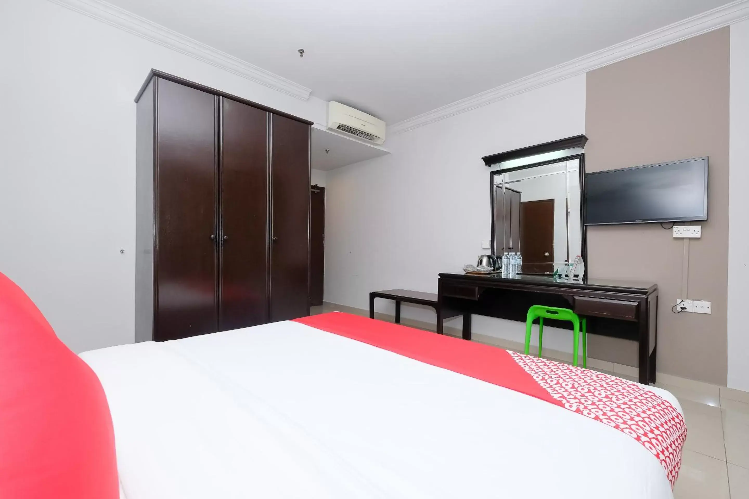 Bedroom, Bed in Super OYO 1236 Hotel Green Park