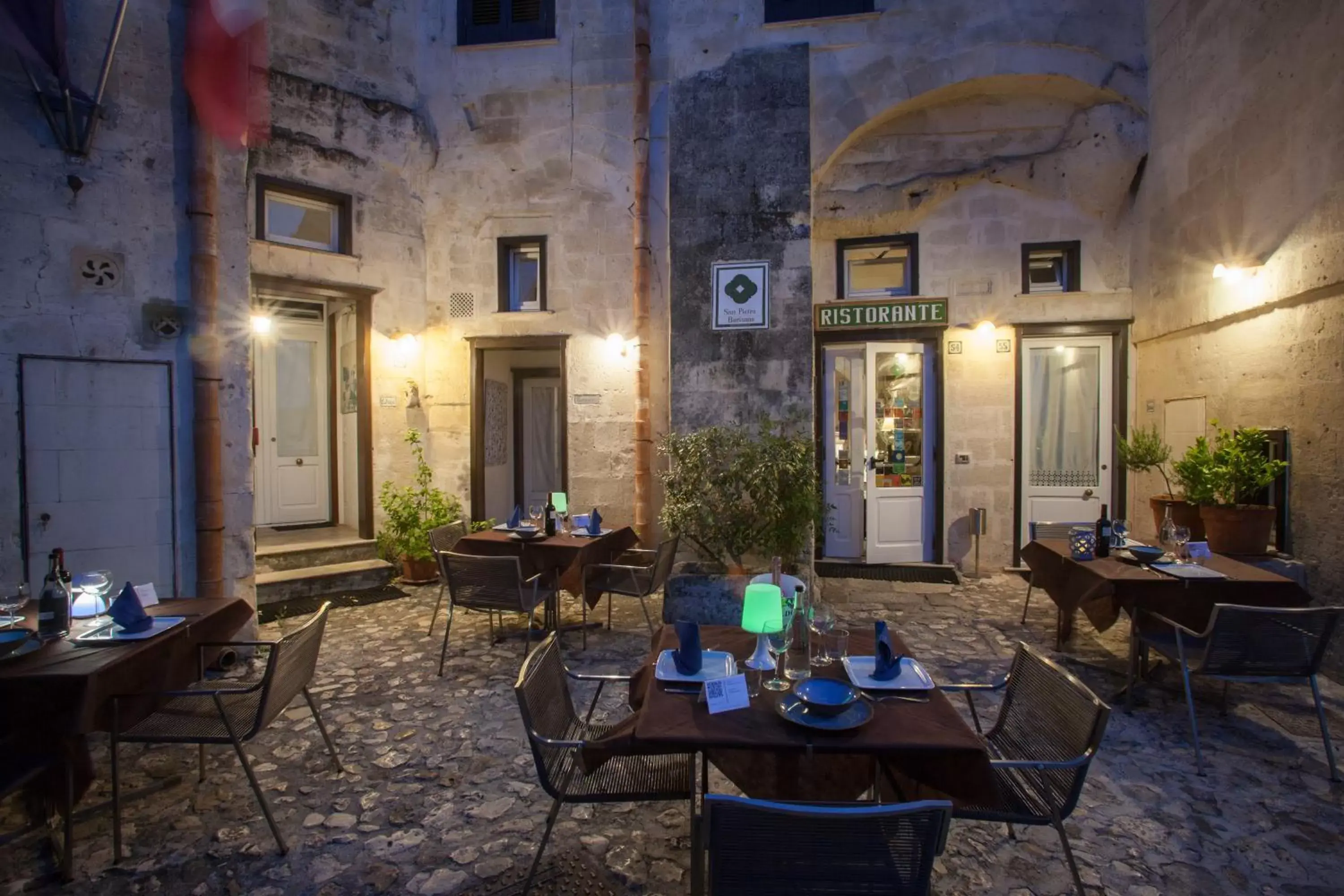 Restaurant/Places to Eat in Residence San Pietro Barisano