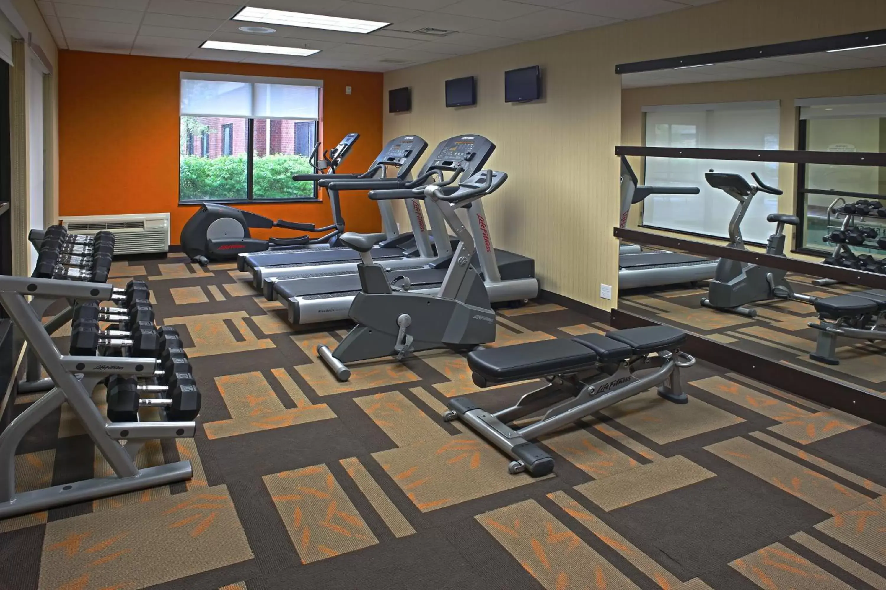 Fitness centre/facilities, Fitness Center/Facilities in Courtyard by Marriott Hamilton