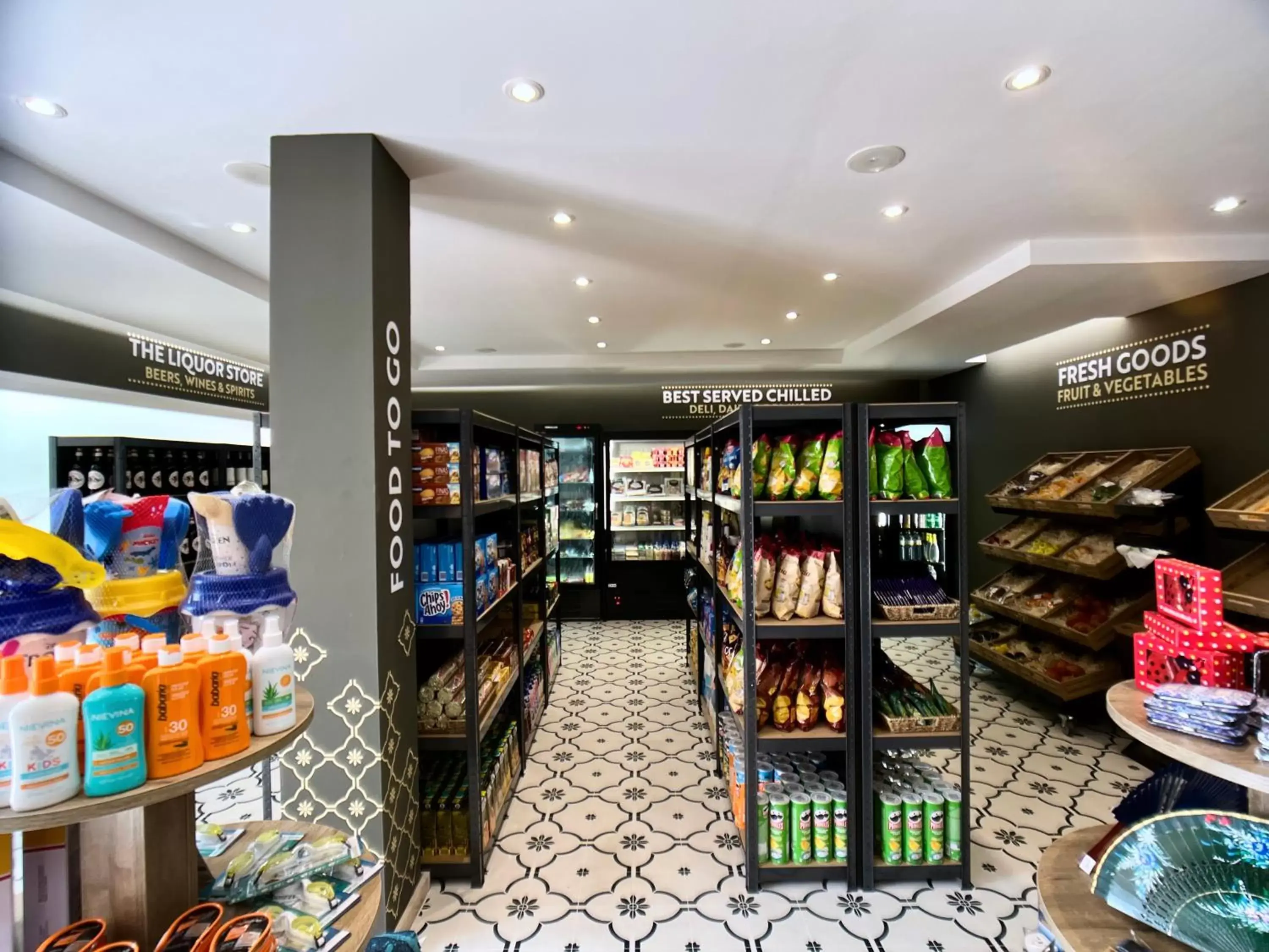 On-site shops, Supermarket/Shops in Wyndham Grand Residences Costa del Sol