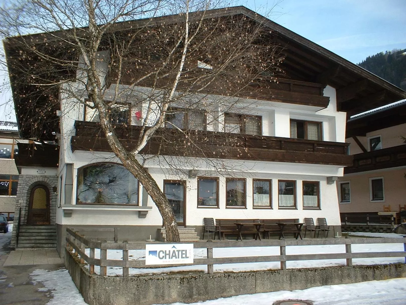 Property building in Haus Alpina by Châtel Reizen