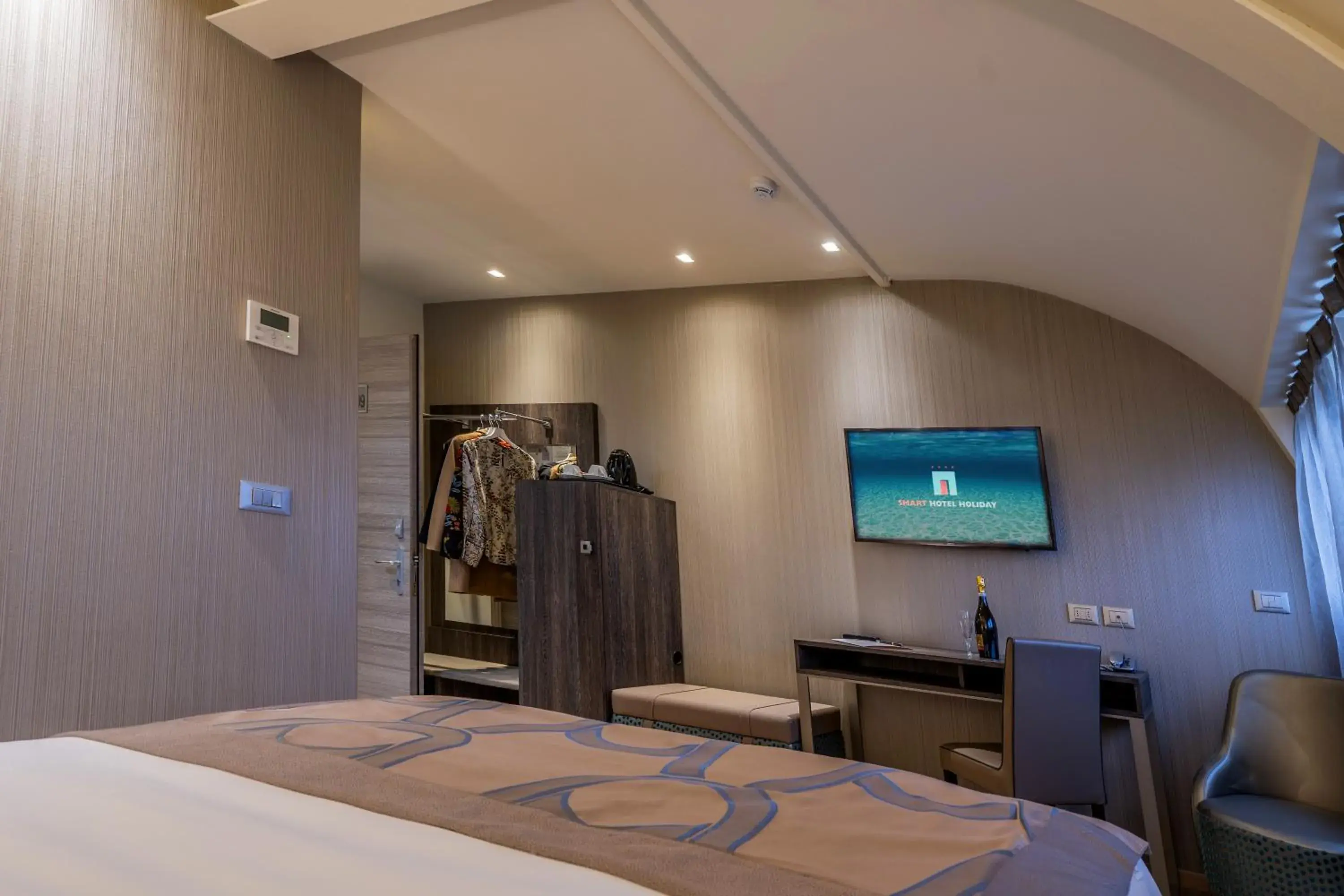 Bedroom, Bed in Smart Hotel Holiday